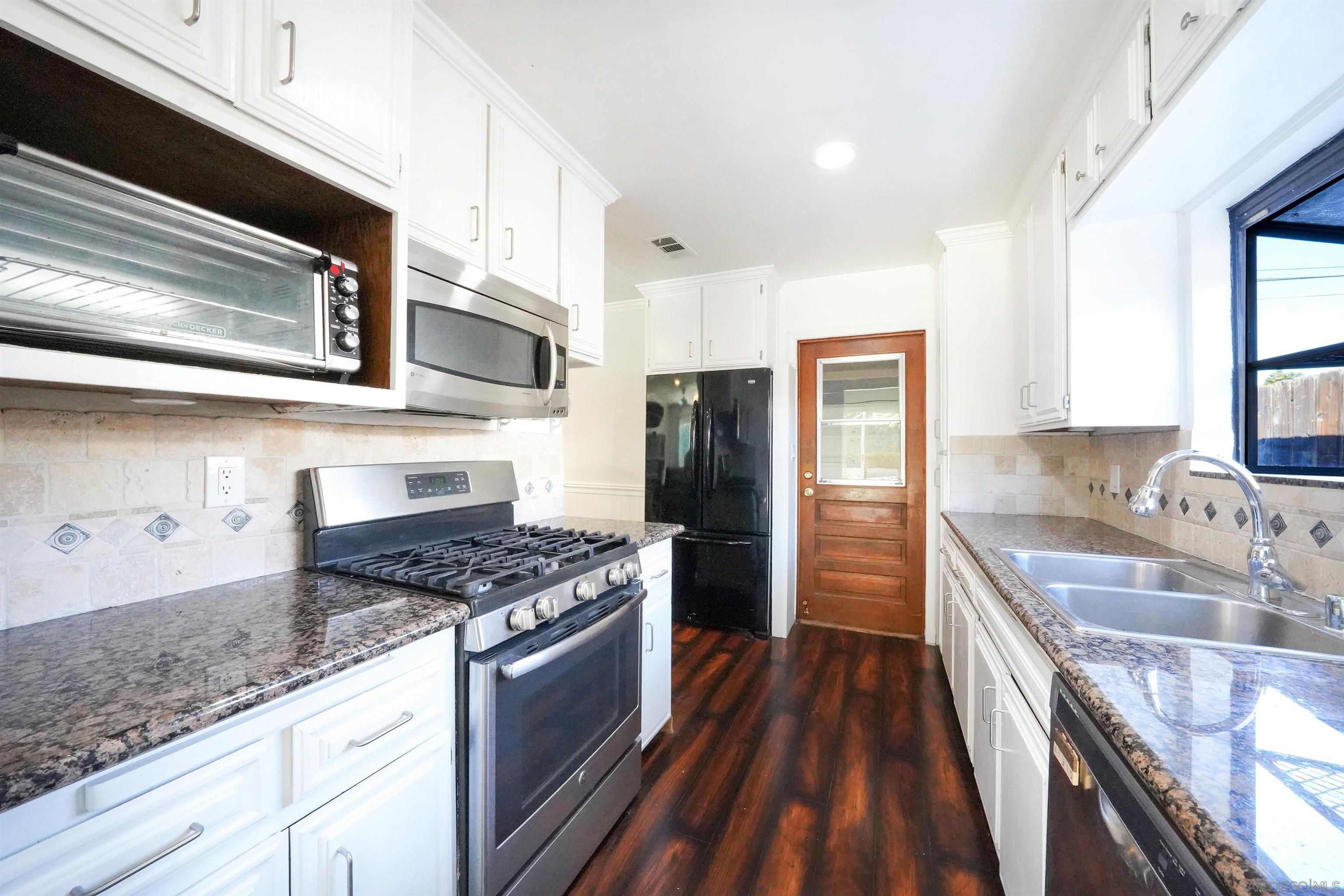 Detail Gallery Image 7 of 35 For 10025  Tamil Rd, Lakeside,  CA 92040 - 4 Beds | 3 Baths