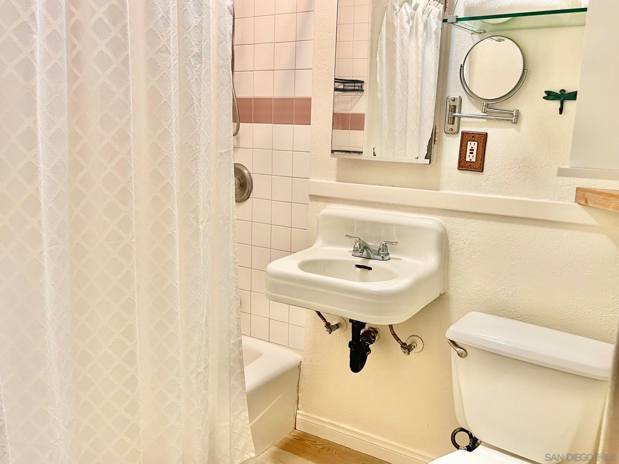 Detail Gallery Image 13 of 22 For 2618  Landis, San Diego,  CA 92104 - 3 Beds | 1 Baths