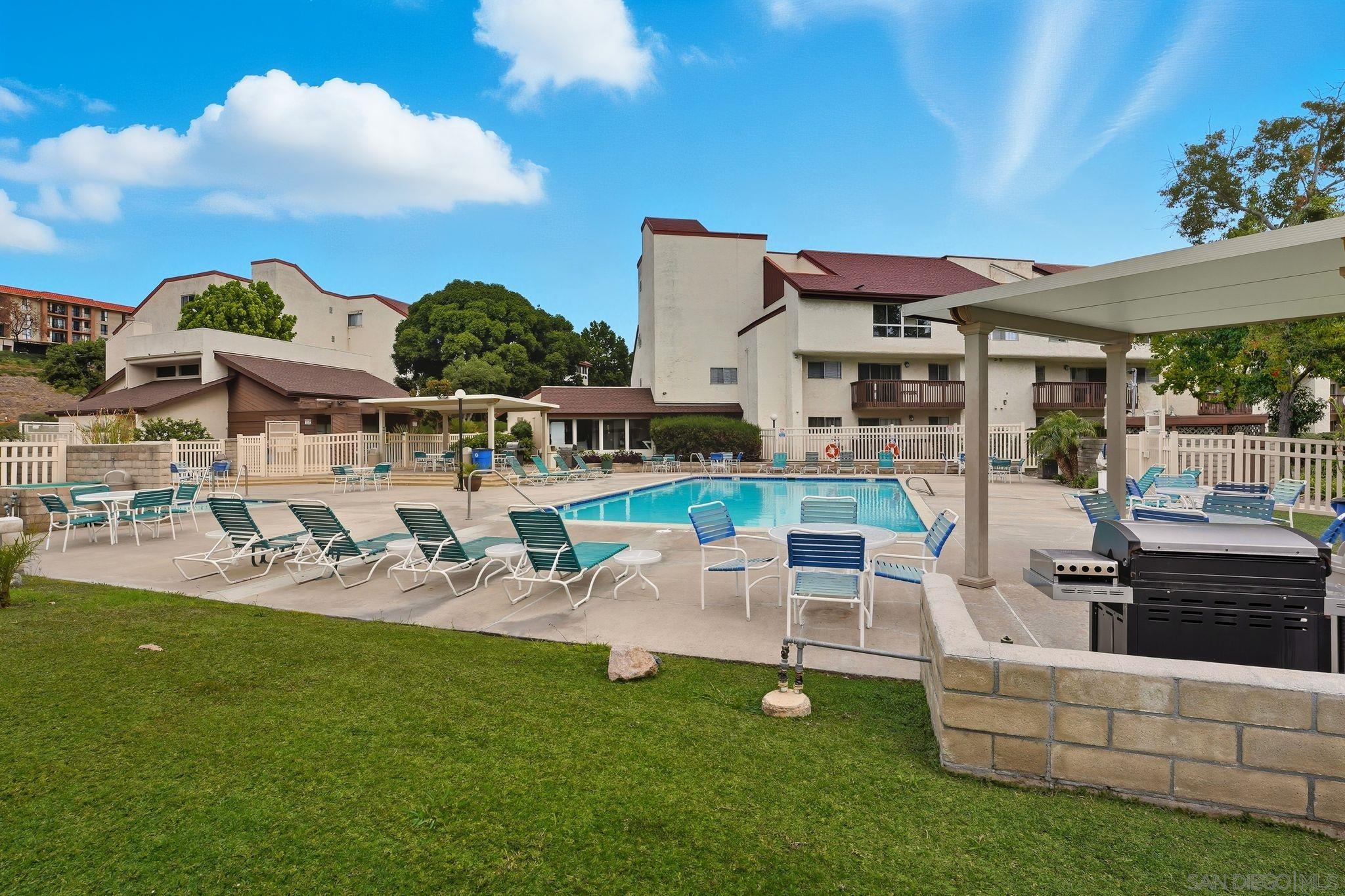 Detail Gallery Image 1 of 20 For 6111  Rancho Mission Rd  #209,  San Diego,  CA 92108 - 2 Beds | 2 Baths