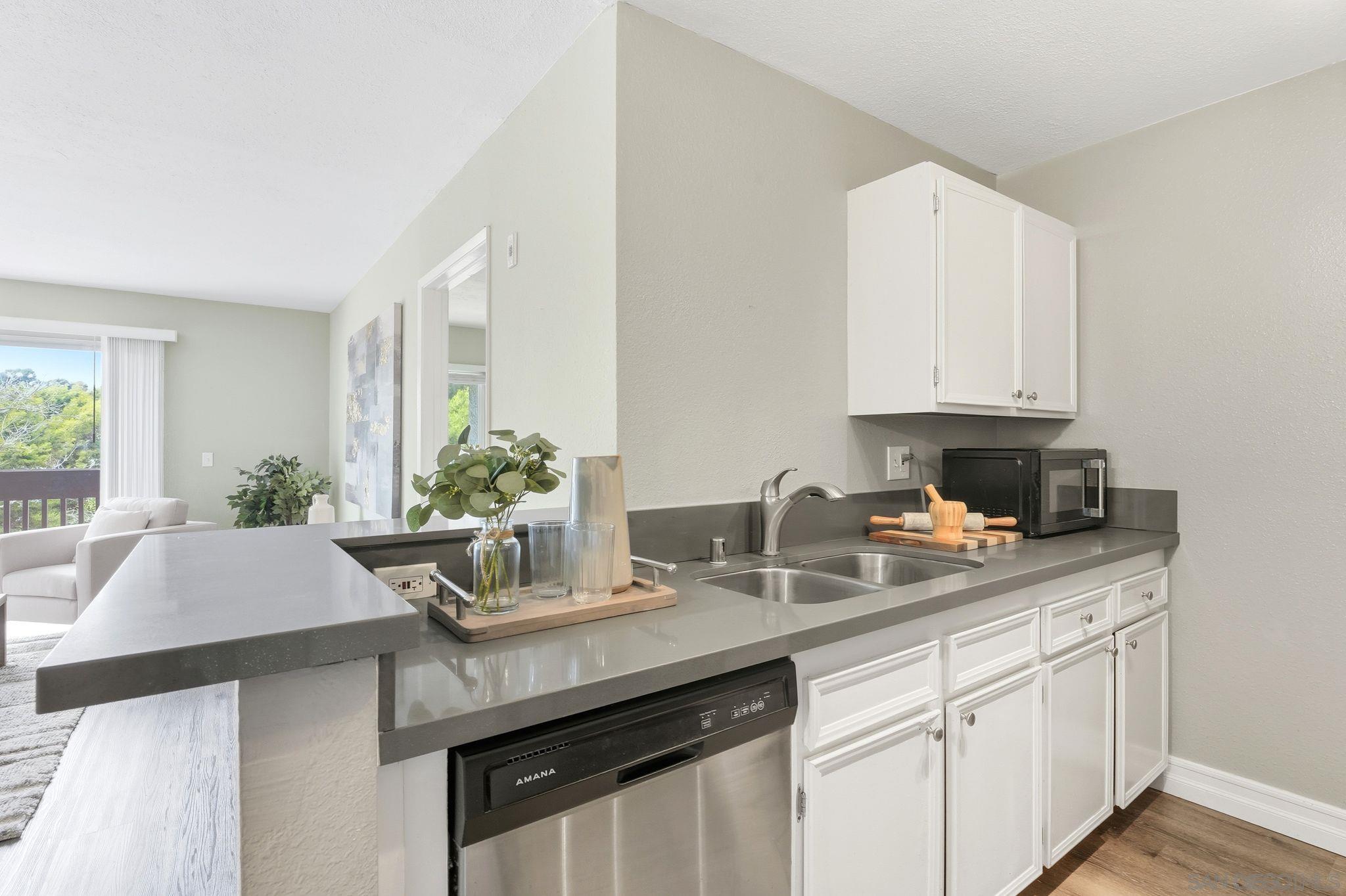 Detail Gallery Image 8 of 20 For 6111  Rancho Mission Rd  #209,  San Diego,  CA 92108 - 2 Beds | 2 Baths