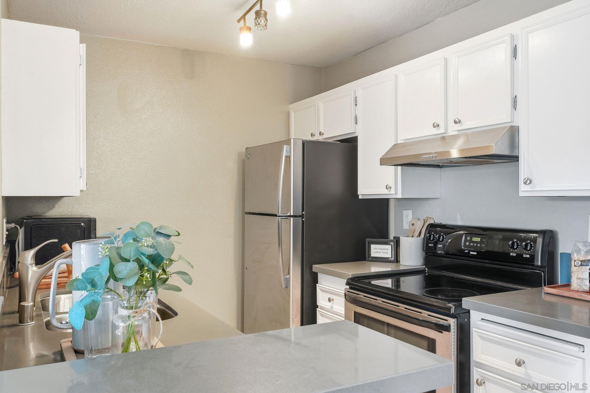 Detail Gallery Image 10 of 20 For 6111  Rancho Mission Rd  #209,  San Diego,  CA 92108 - 2 Beds | 2 Baths