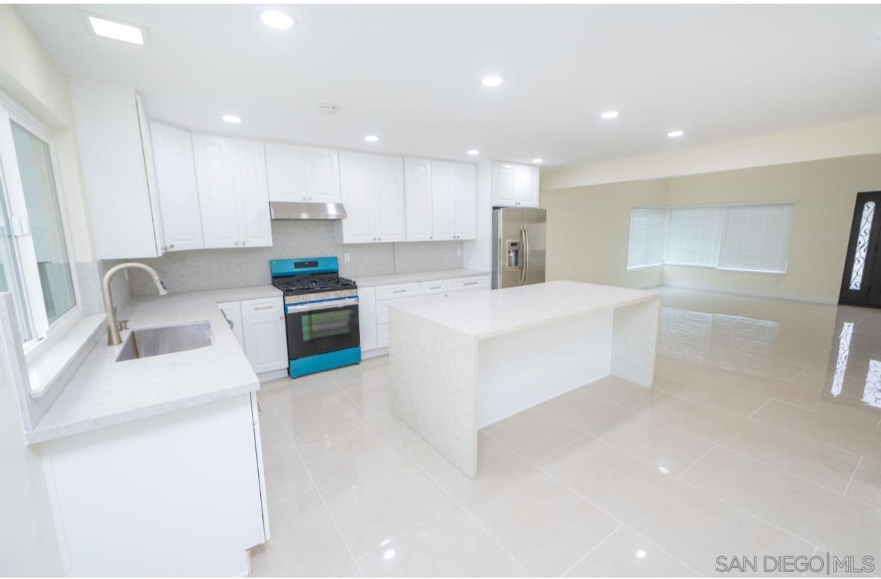 Detail Gallery Image 3 of 11 For Avenida Johanna, La Mesa,  CA 91941 - 4 Beds | 2/1 Baths