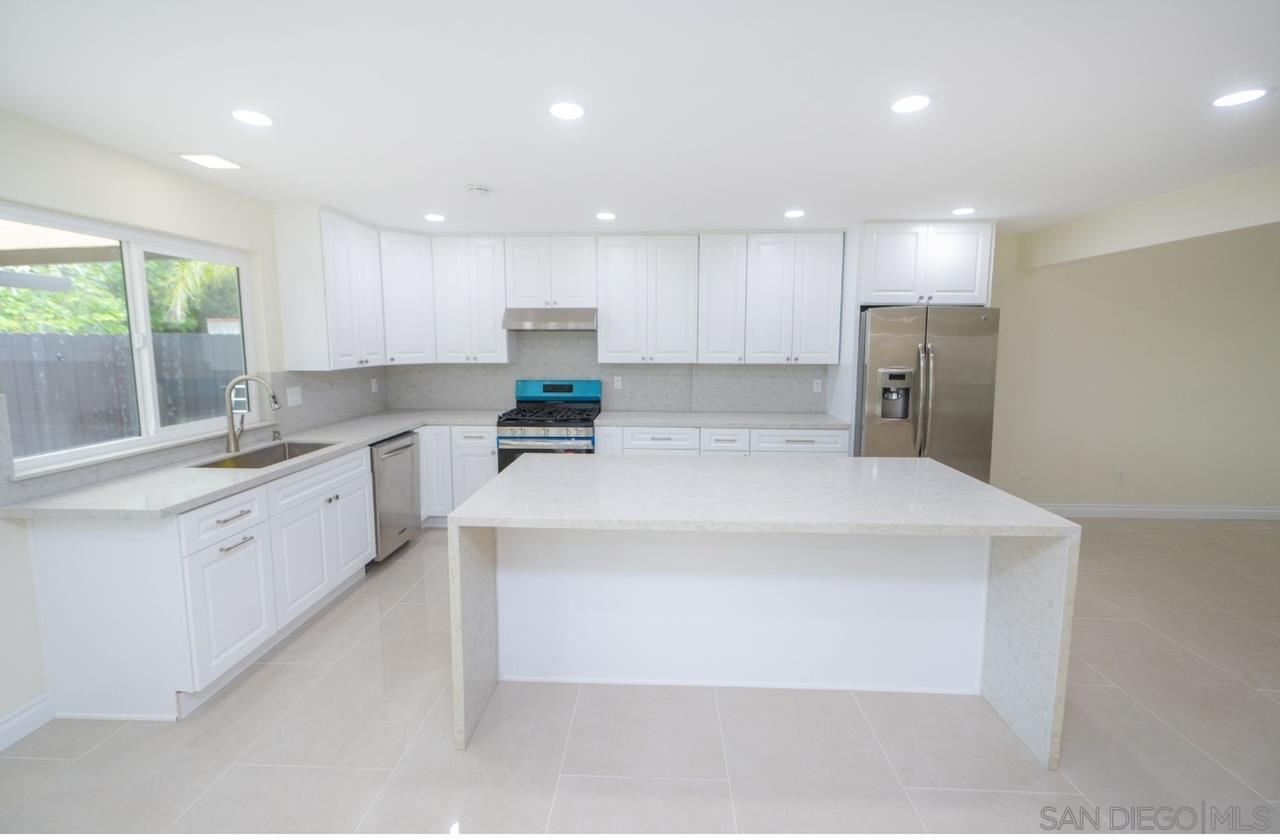 Detail Gallery Image 4 of 11 For Avenida Johanna, La Mesa,  CA 91941 - 4 Beds | 2/1 Baths