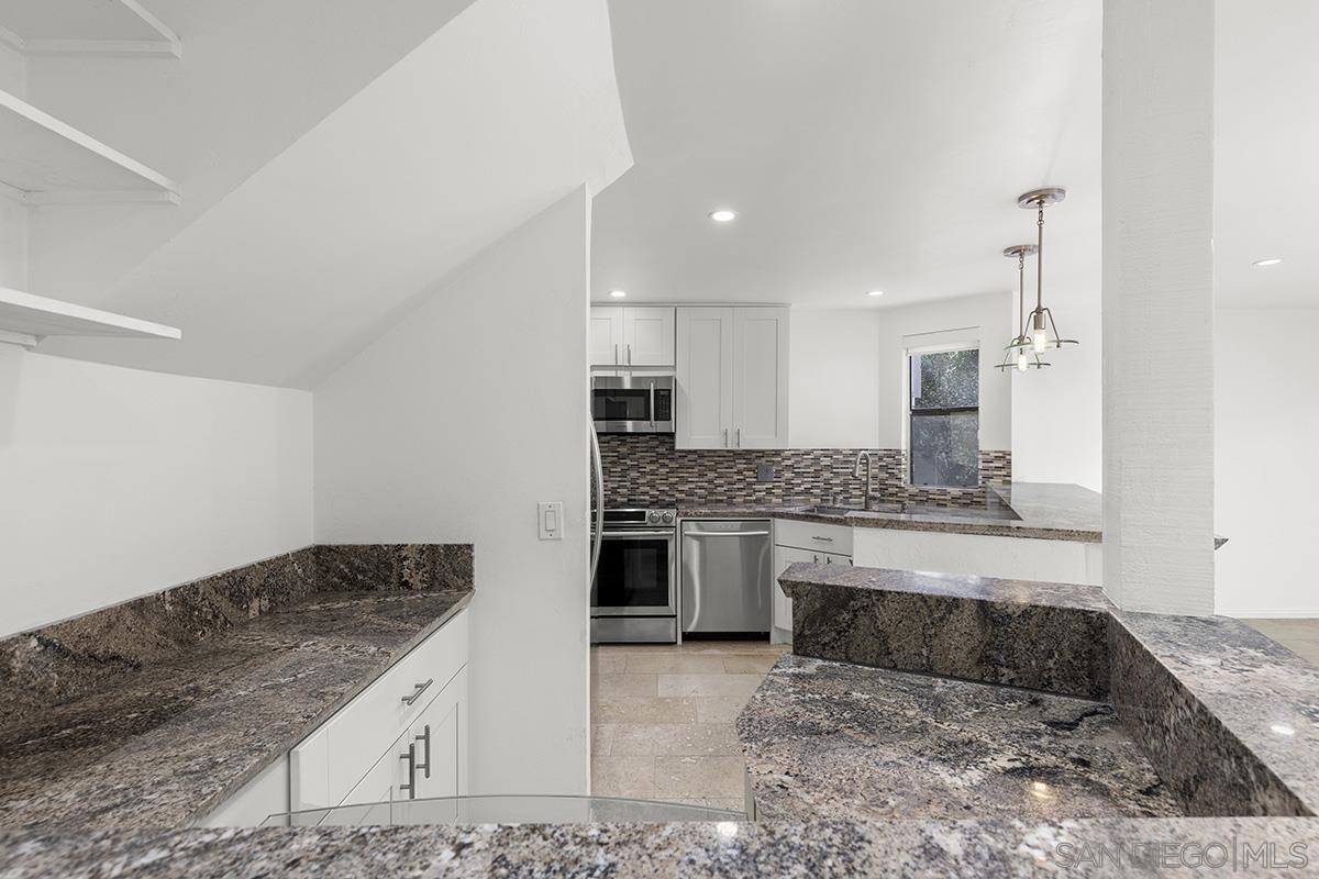 Detail Gallery Image 13 of 40 For 8482  via Sonoma  18, La Jolla,  CA 92037 - 2 Beds | 2/1 Baths