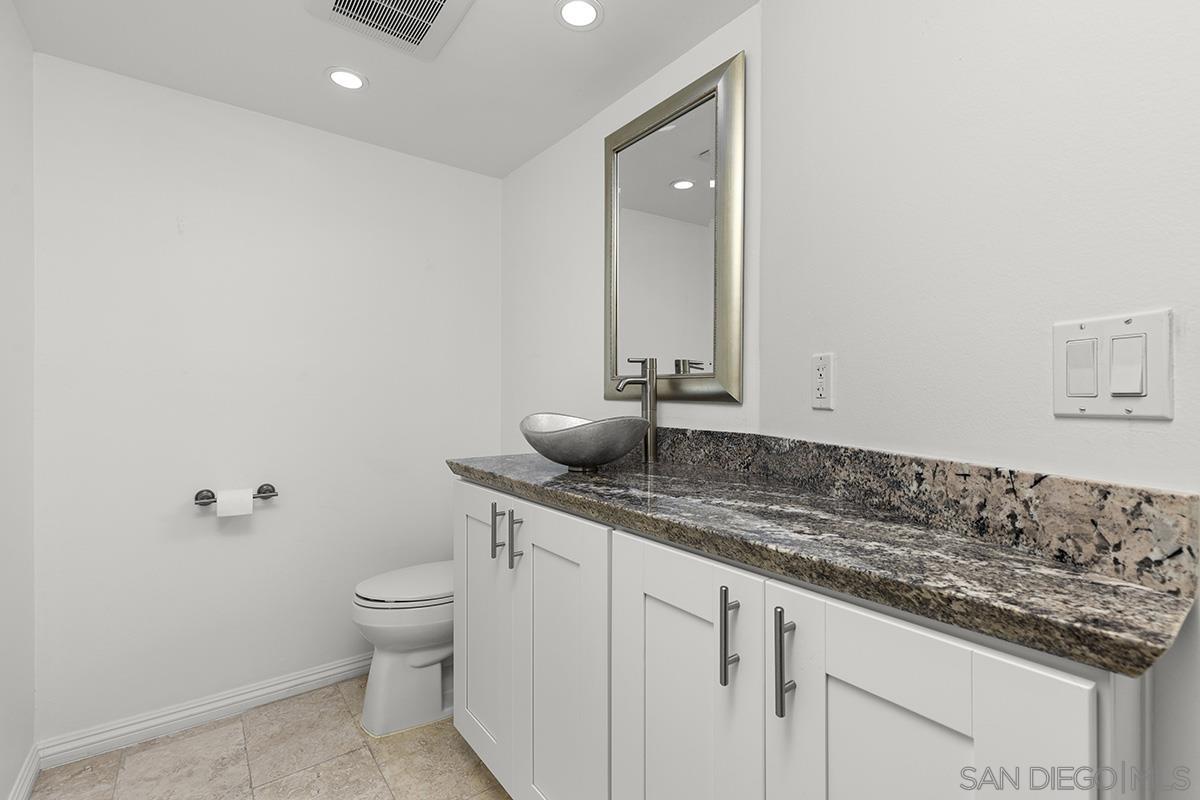 Detail Gallery Image 16 of 40 For 8482  via Sonoma  18, La Jolla,  CA 92037 - 2 Beds | 2/1 Baths