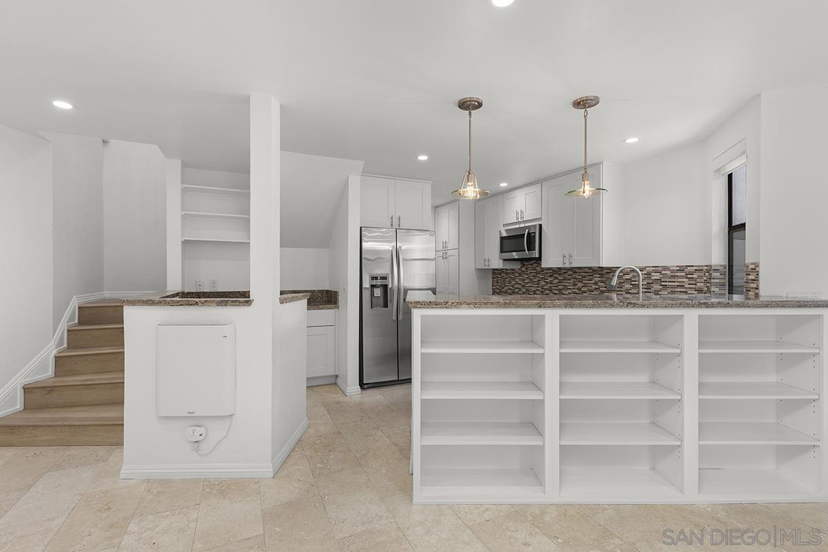 Detail Gallery Image 9 of 40 For 8482  via Sonoma  18, La Jolla,  CA 92037 - 2 Beds | 2/1 Baths