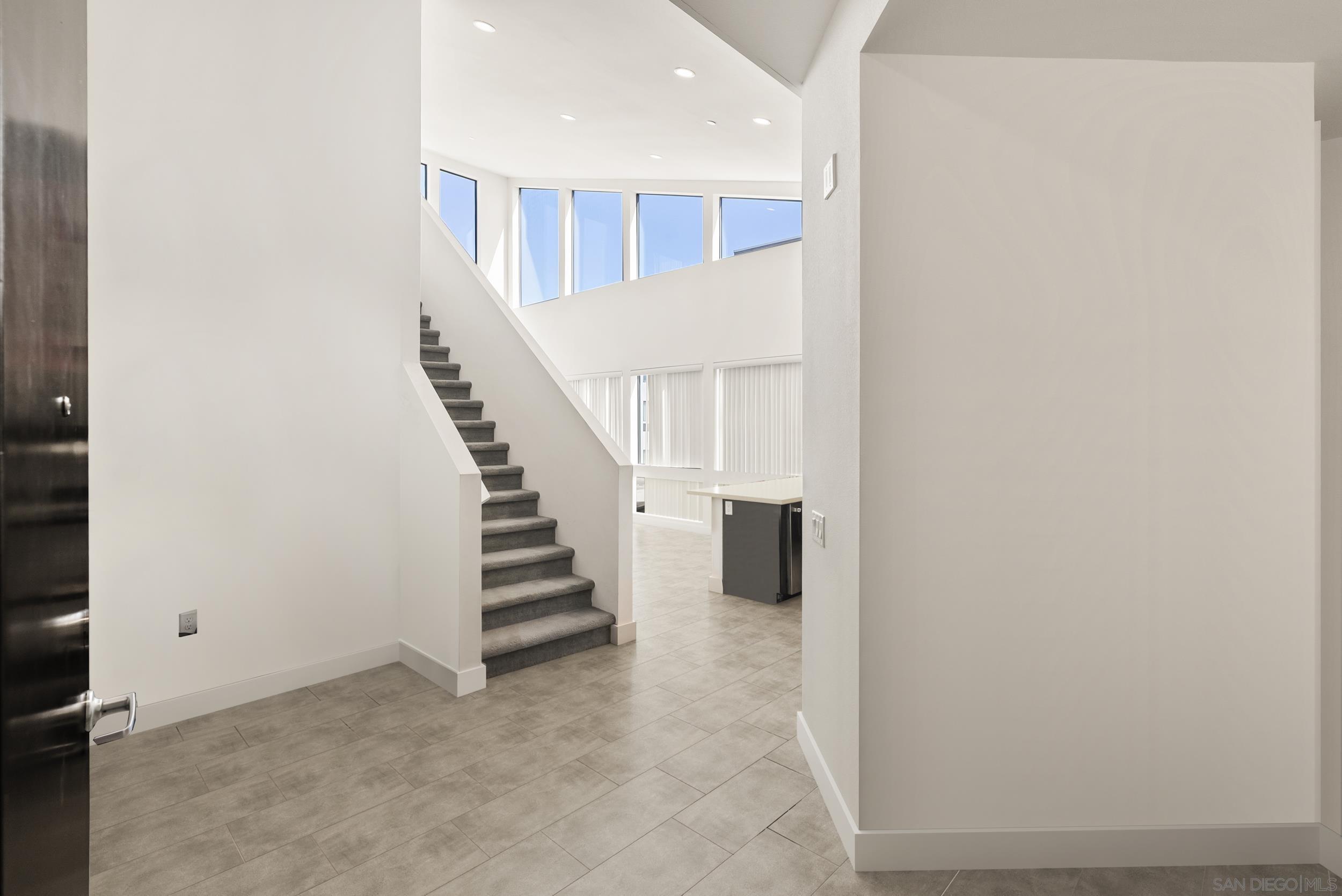 Detail Gallery Image 2 of 16 For 8353  Distinctive Dr, San Diego,  CA 92108 - 3 Beds | 2 Baths