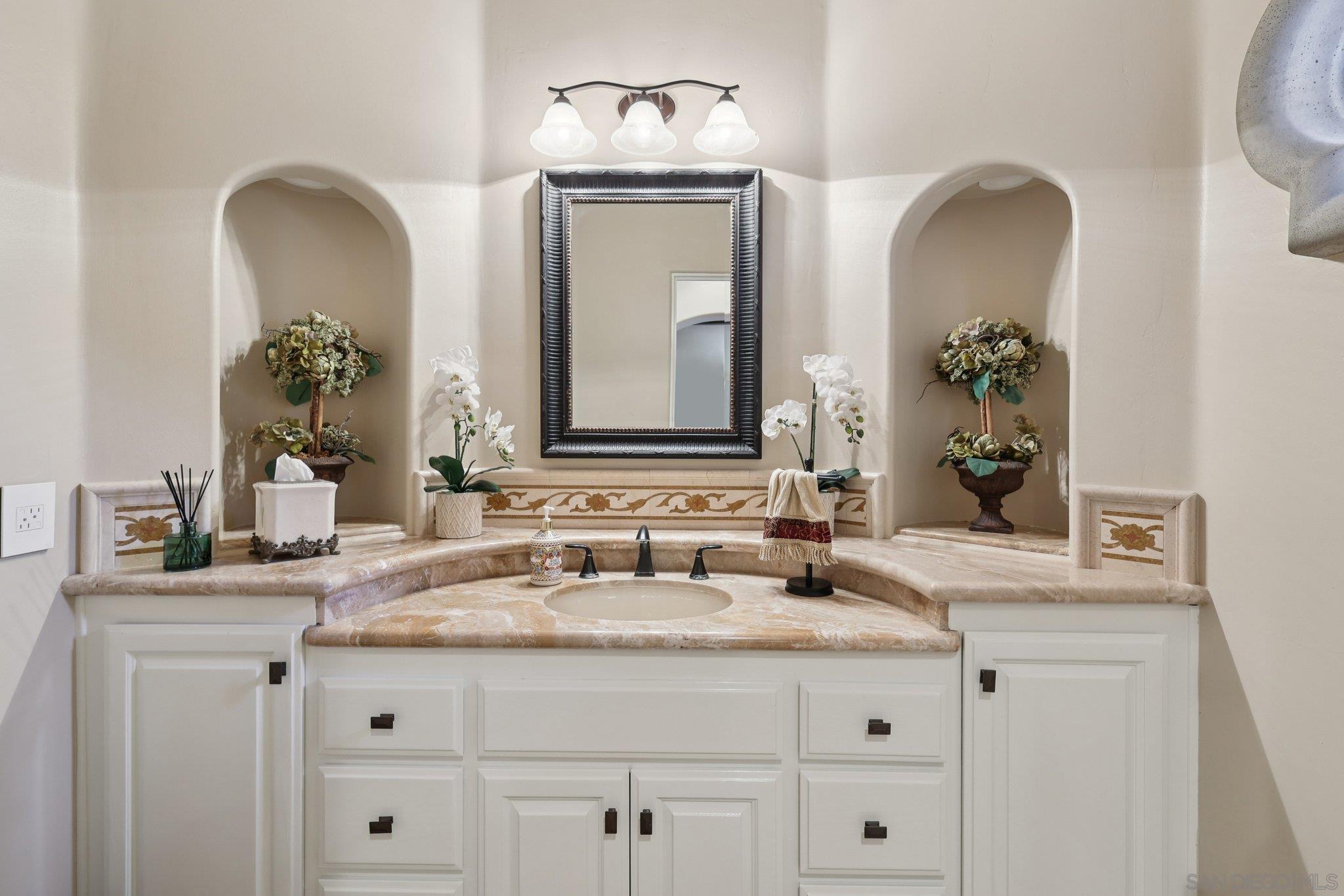Detail Gallery Image 31 of 75 For 13371  Summit Cir, Poway,  CA 92064 - 6 Beds | 6/1 Baths