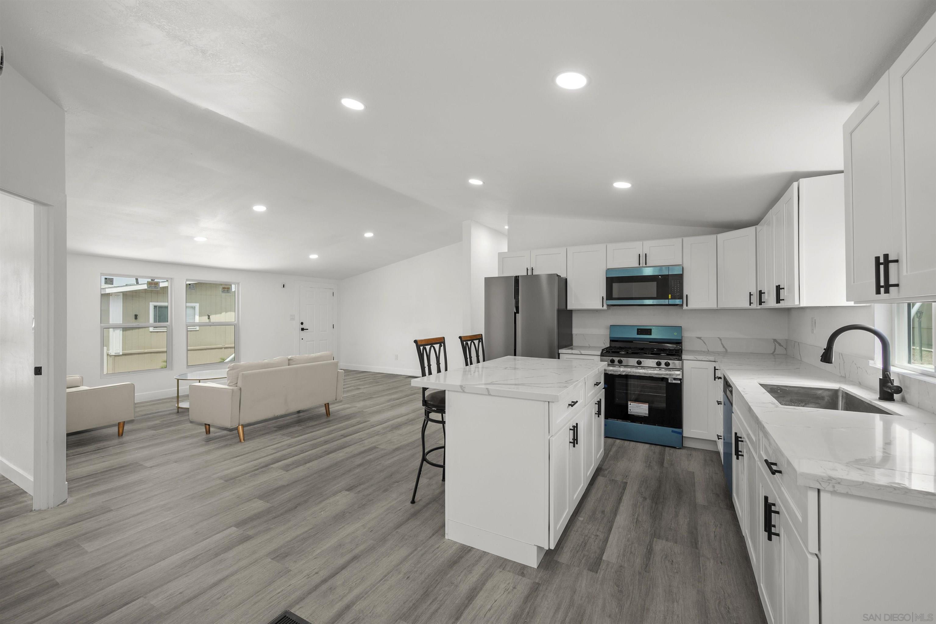 Detail Gallery Image 2 of 25 For 10767  Jamacha Blvd  #62,  Spring Valley,  CA 91978 - 3 Beds | 2 Baths