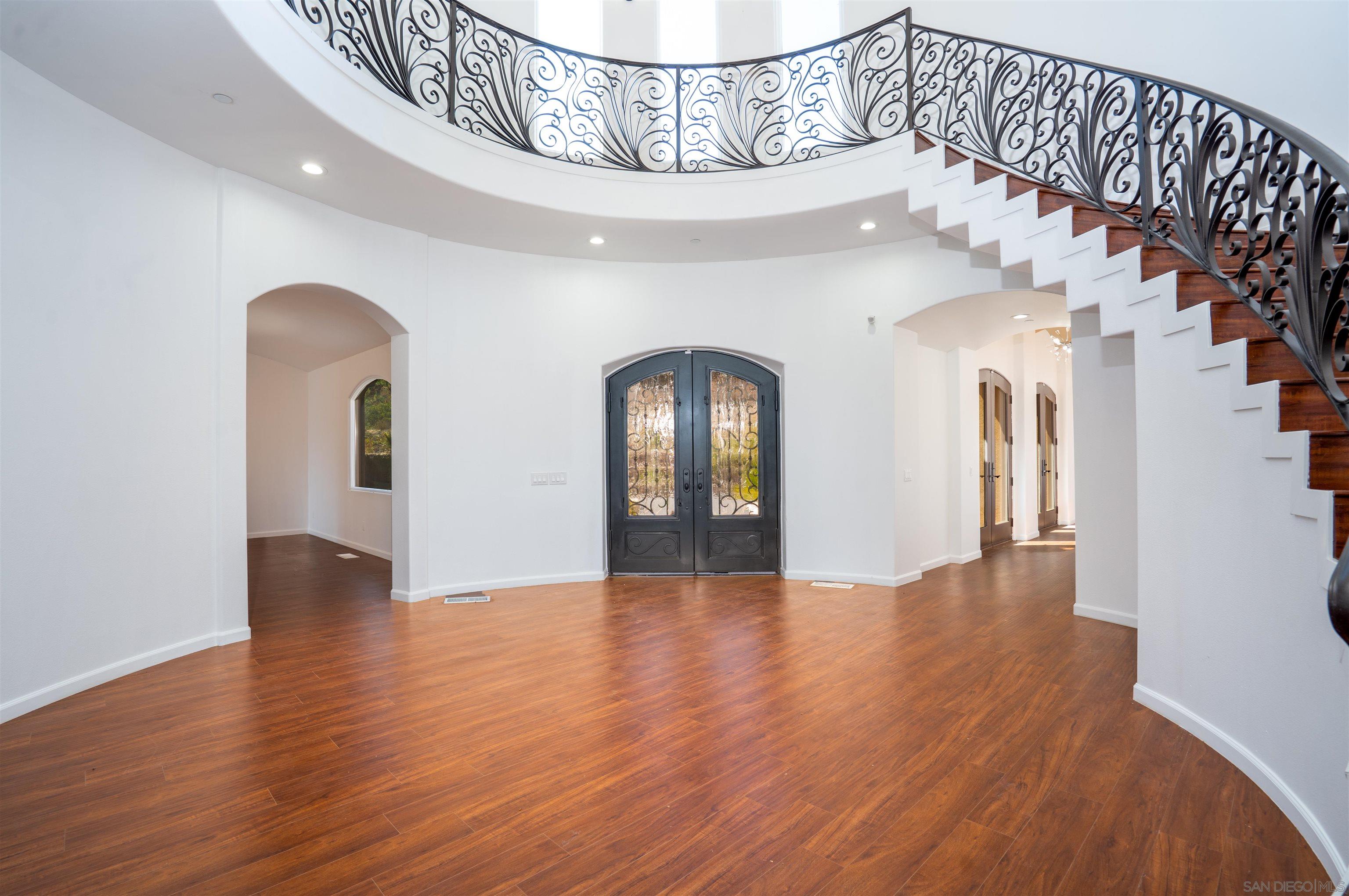 Detail Gallery Image 3 of 74 For 3034  Mountain View Dr, Escondido,  CA 92027 - 5 Beds | 5/1 Baths