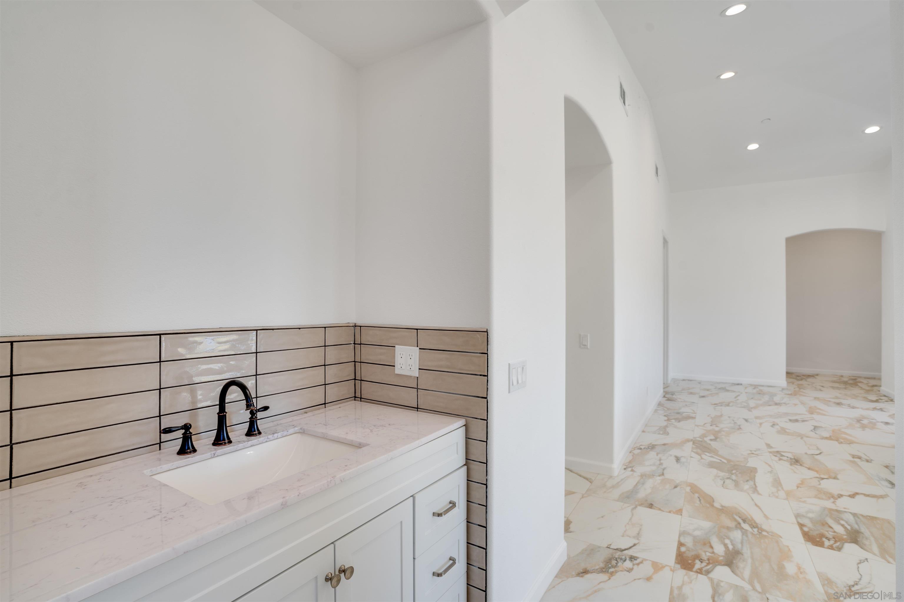 Detail Gallery Image 24 of 74 For 3034  Mountain View Dr, Escondido,  CA 92027 - 5 Beds | 5/1 Baths