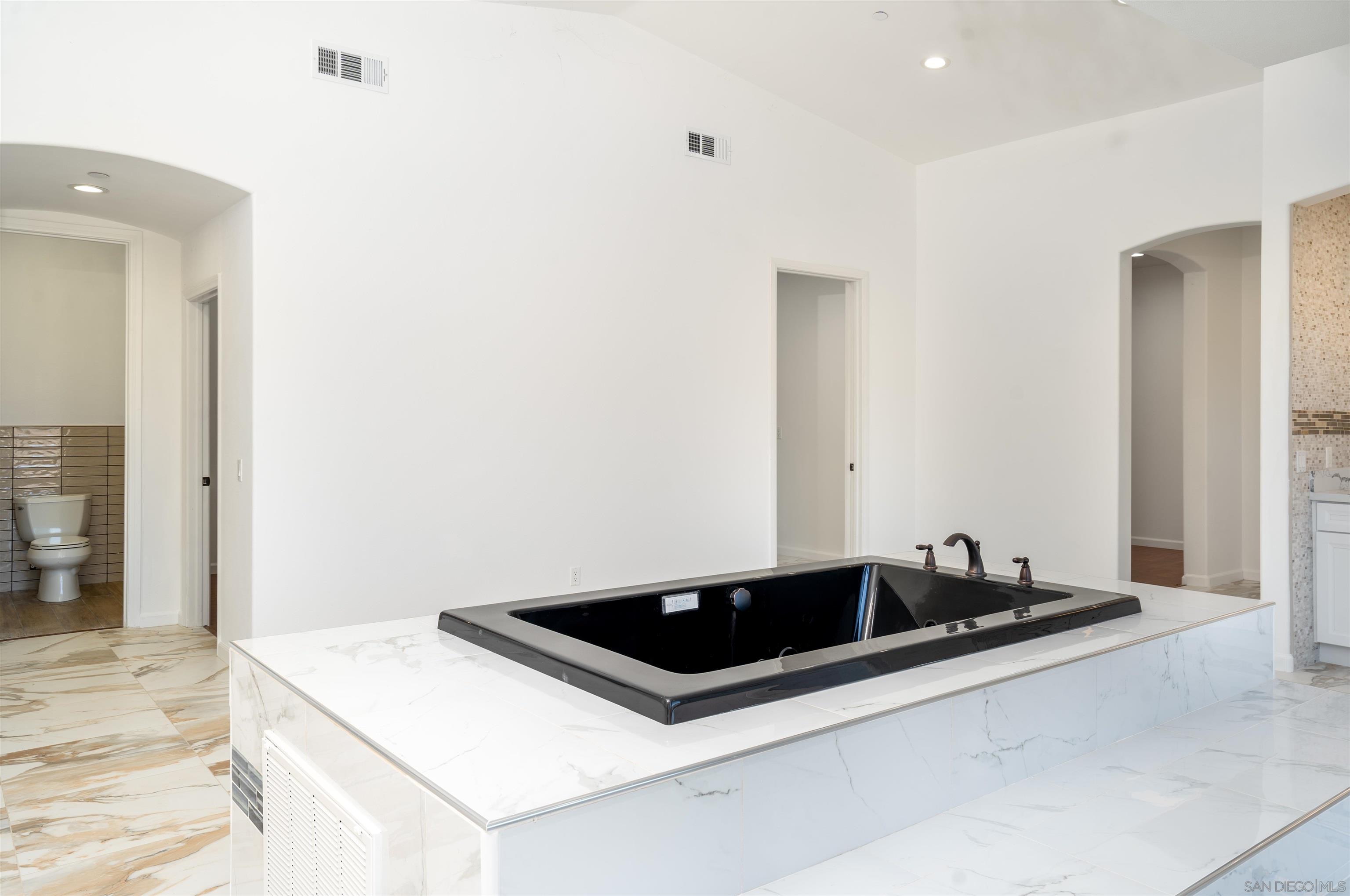 Detail Gallery Image 31 of 74 For 3034  Mountain View Dr, Escondido,  CA 92027 - 5 Beds | 5/1 Baths