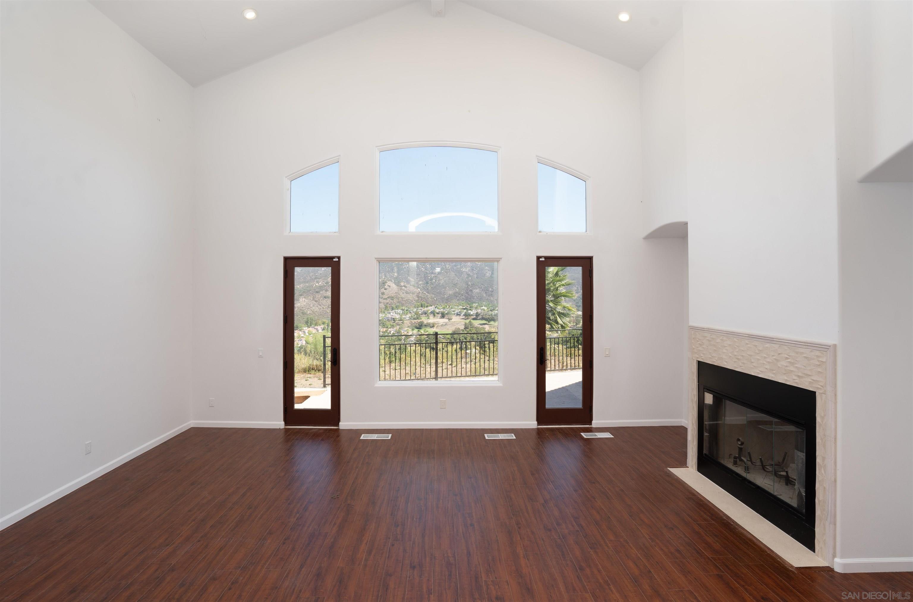 Detail Gallery Image 5 of 74 For 3034  Mountain View Dr, Escondido,  CA 92027 - 5 Beds | 5/1 Baths