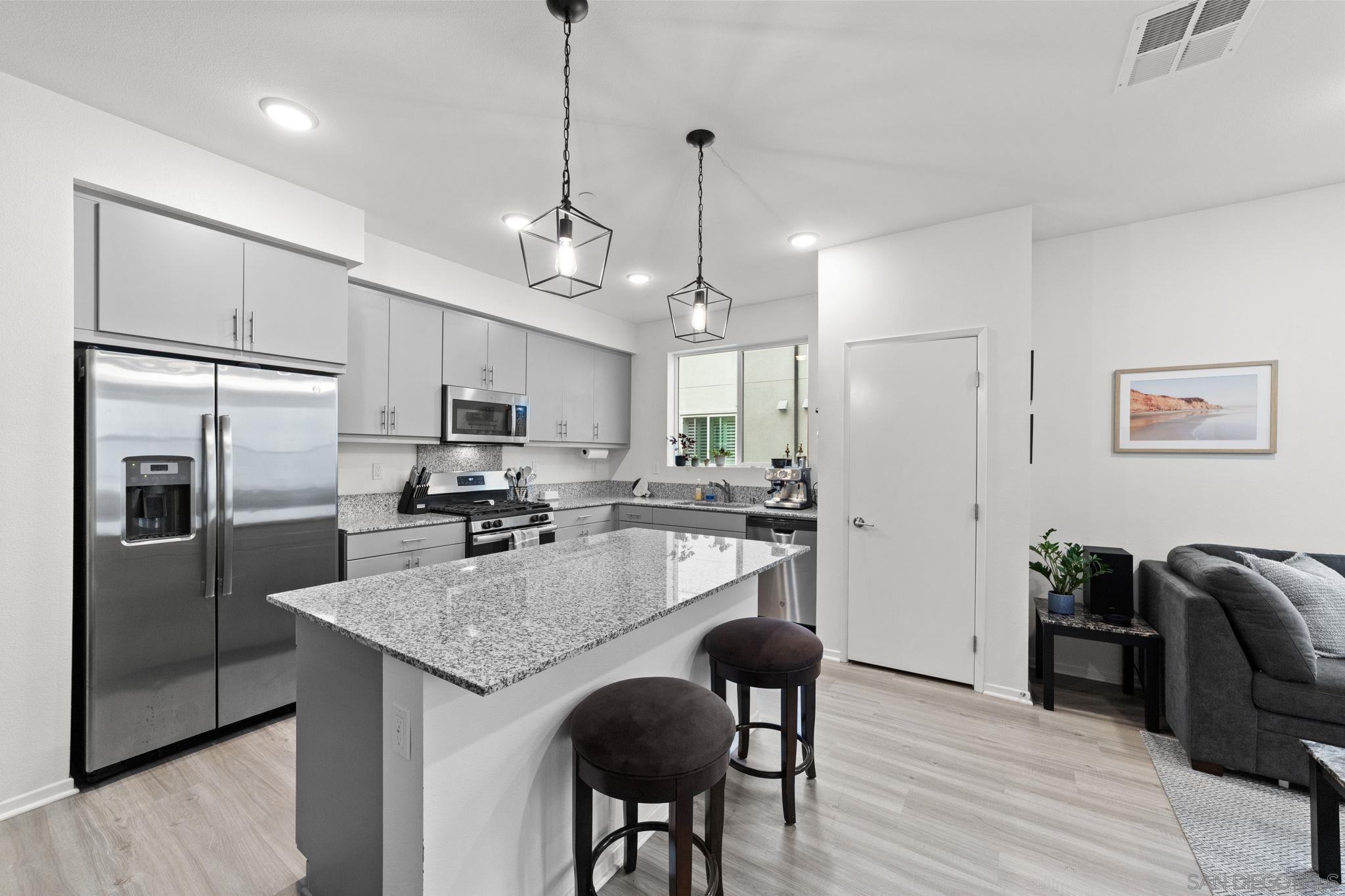 Front Image Thumbnail for SD250041750