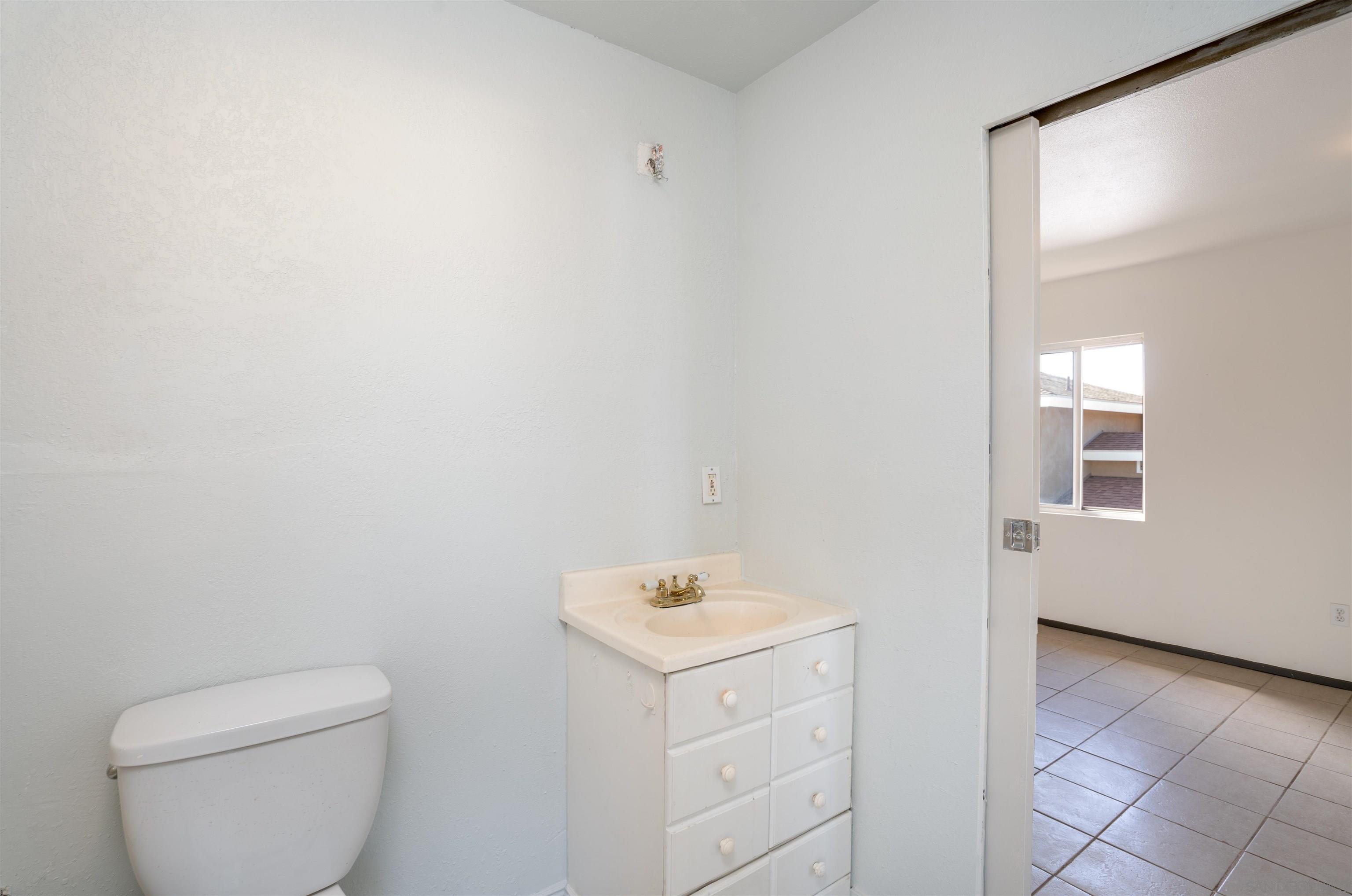 Detail Gallery Image 12 of 24 For 2041  Ardath Ave, Escondido,  CA 92027 - 6 Beds | 3 Baths