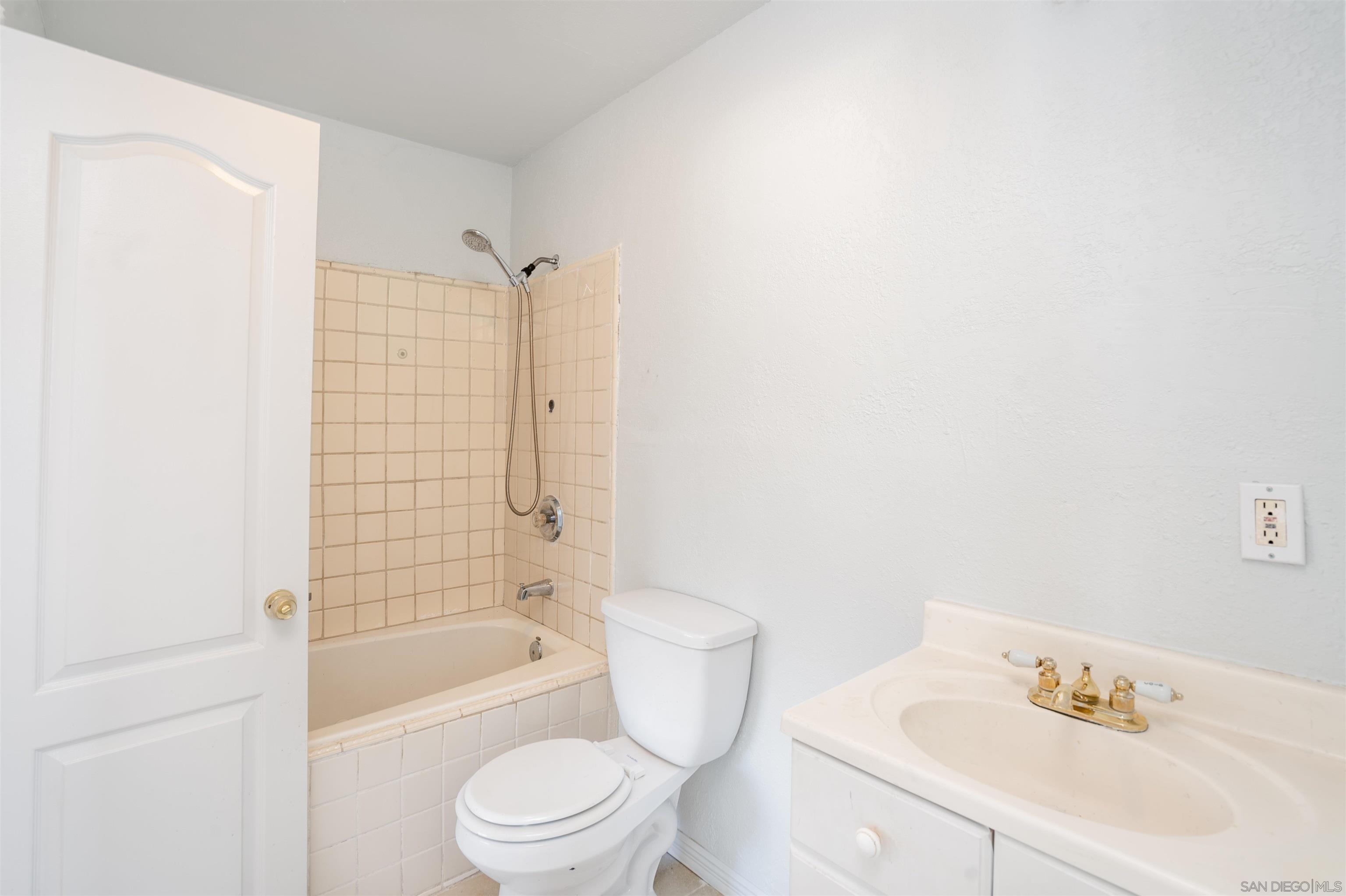 Detail Gallery Image 13 of 24 For 2041  Ardath Ave, Escondido,  CA 92027 - 6 Beds | 3 Baths