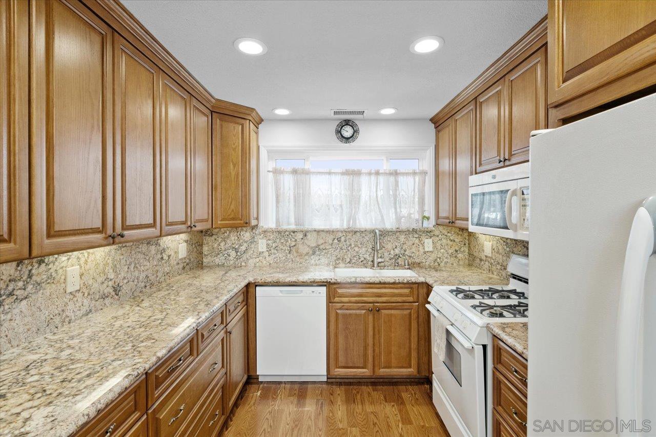 Detail Gallery Image 4 of 35 For 4843  Lehrer Dr, San Diego,  CA 92117 - 5 Beds | 2 Baths