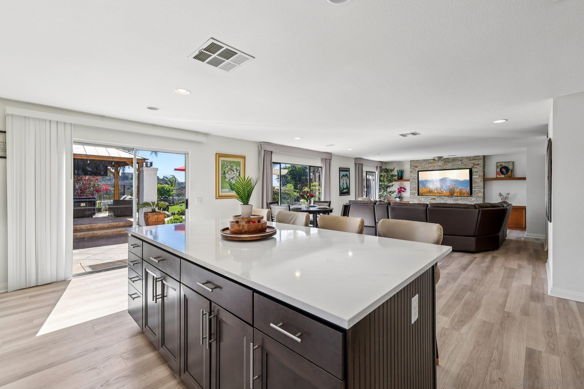 Detail Gallery Image 14 of 75 For 1512  Thomas Pl, Chula Vista,  CA 91911 - 3 Beds | 3/1 Baths