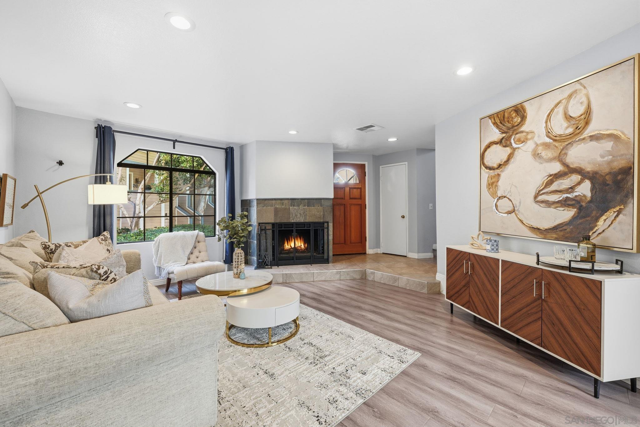 Detail Gallery Image 1 of 36 For 9270  Towne Centre Dr  #31,  San Diego,  CA 92121 - 2 Beds | 2/1 Baths