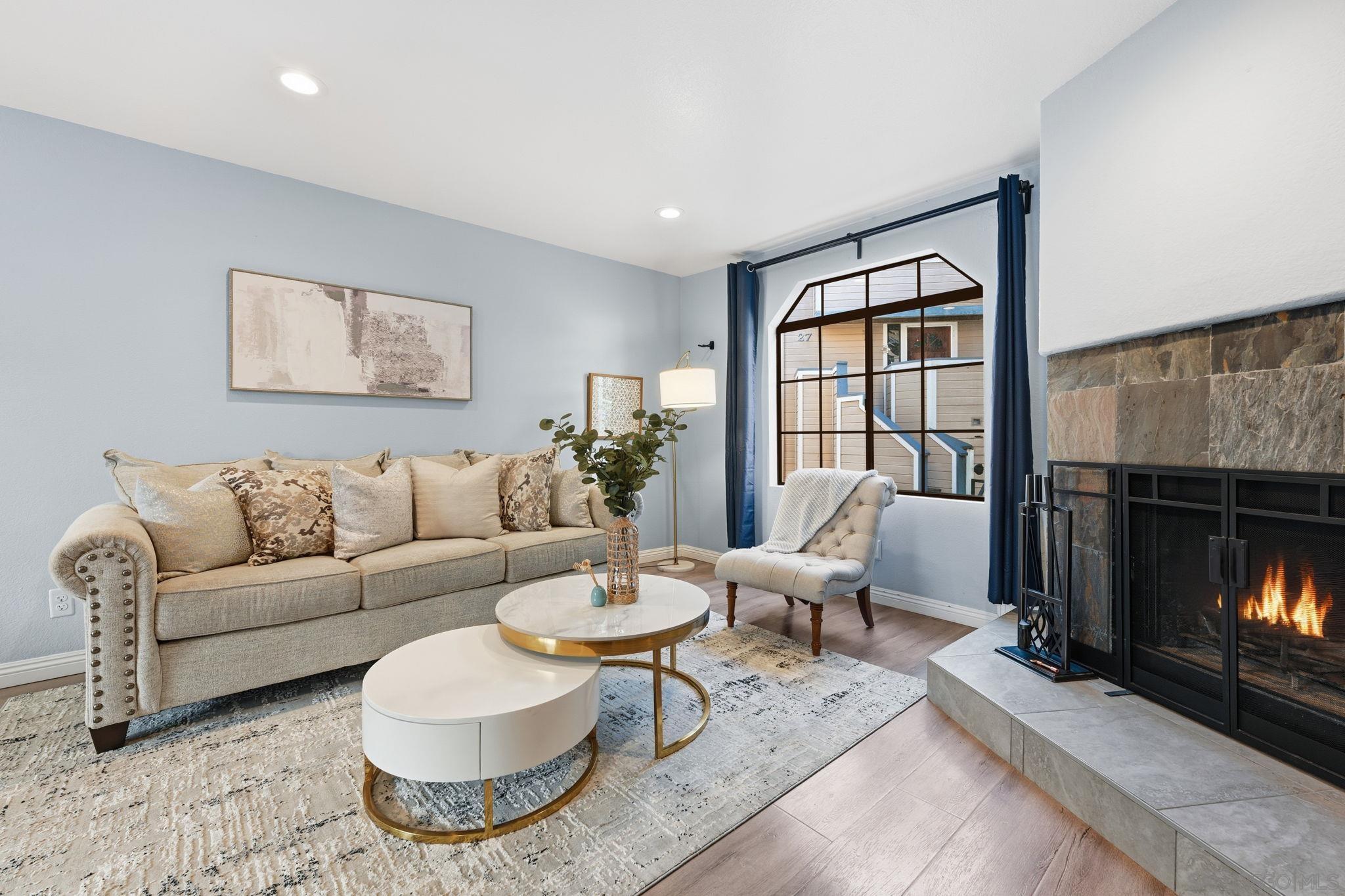 Detail Gallery Image 2 of 36 For 9270  Towne Centre Dr  #31,  San Diego,  CA 92121 - 2 Beds | 2/1 Baths