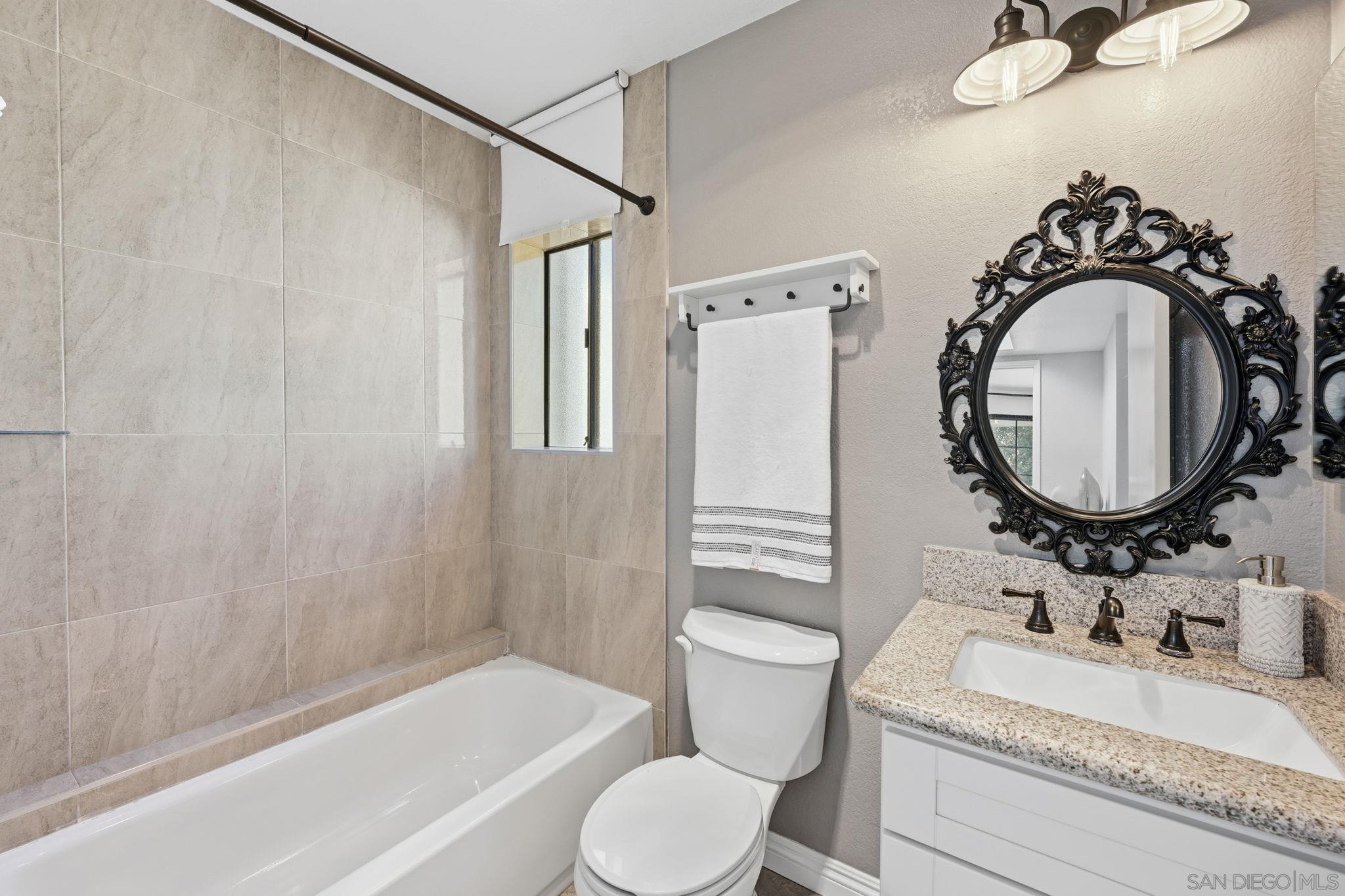 Detail Gallery Image 27 of 36 For 9270  Towne Centre Dr  #31,  San Diego,  CA 92121 - 2 Beds | 2/1 Baths