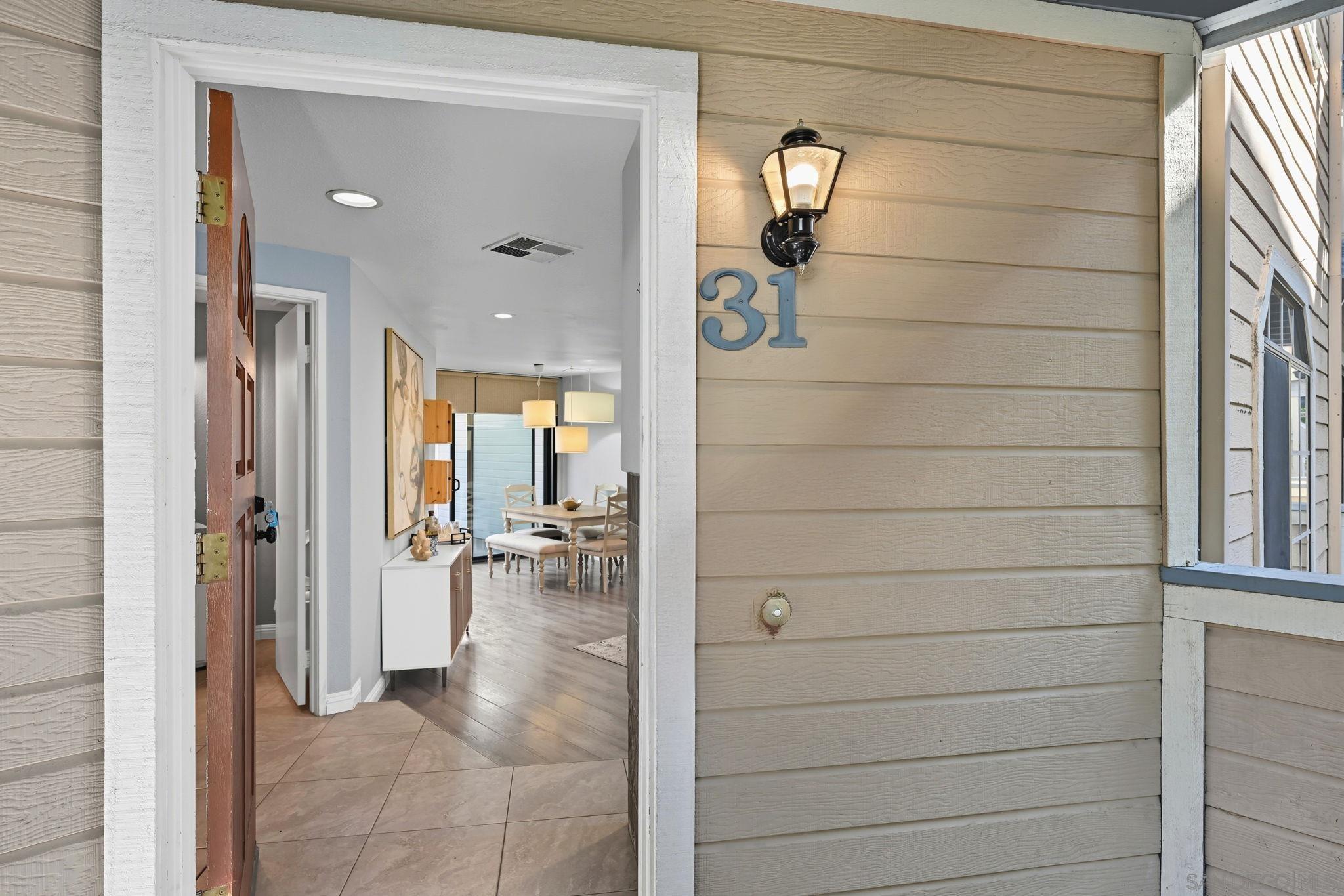 Detail Gallery Image 28 of 36 For 9270  Towne Centre Dr  #31,  San Diego,  CA 92121 - 2 Beds | 2/1 Baths