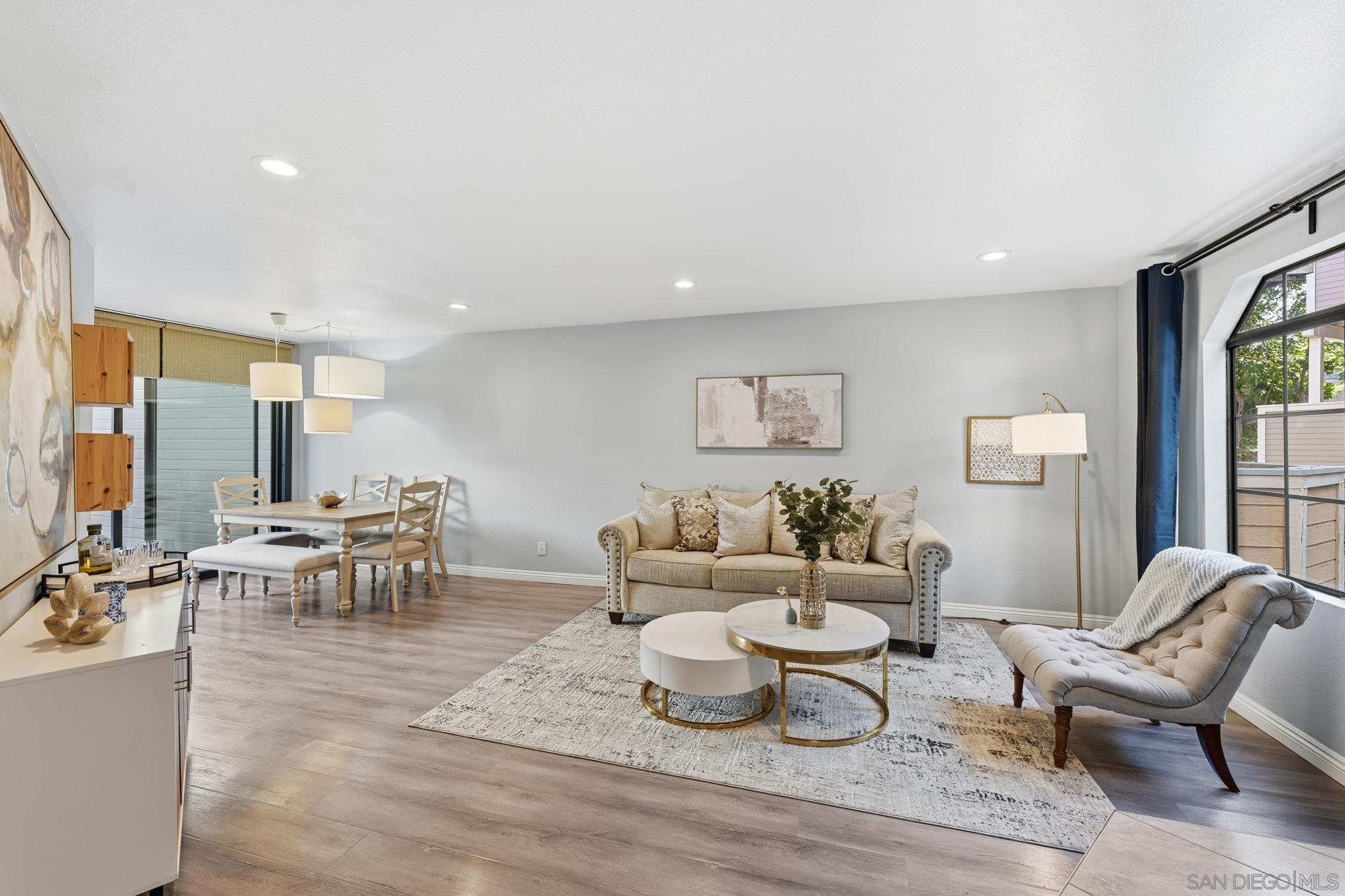 Detail Gallery Image 4 of 36 For 9270  Towne Centre Dr  #31,  San Diego,  CA 92121 - 2 Beds | 2/1 Baths