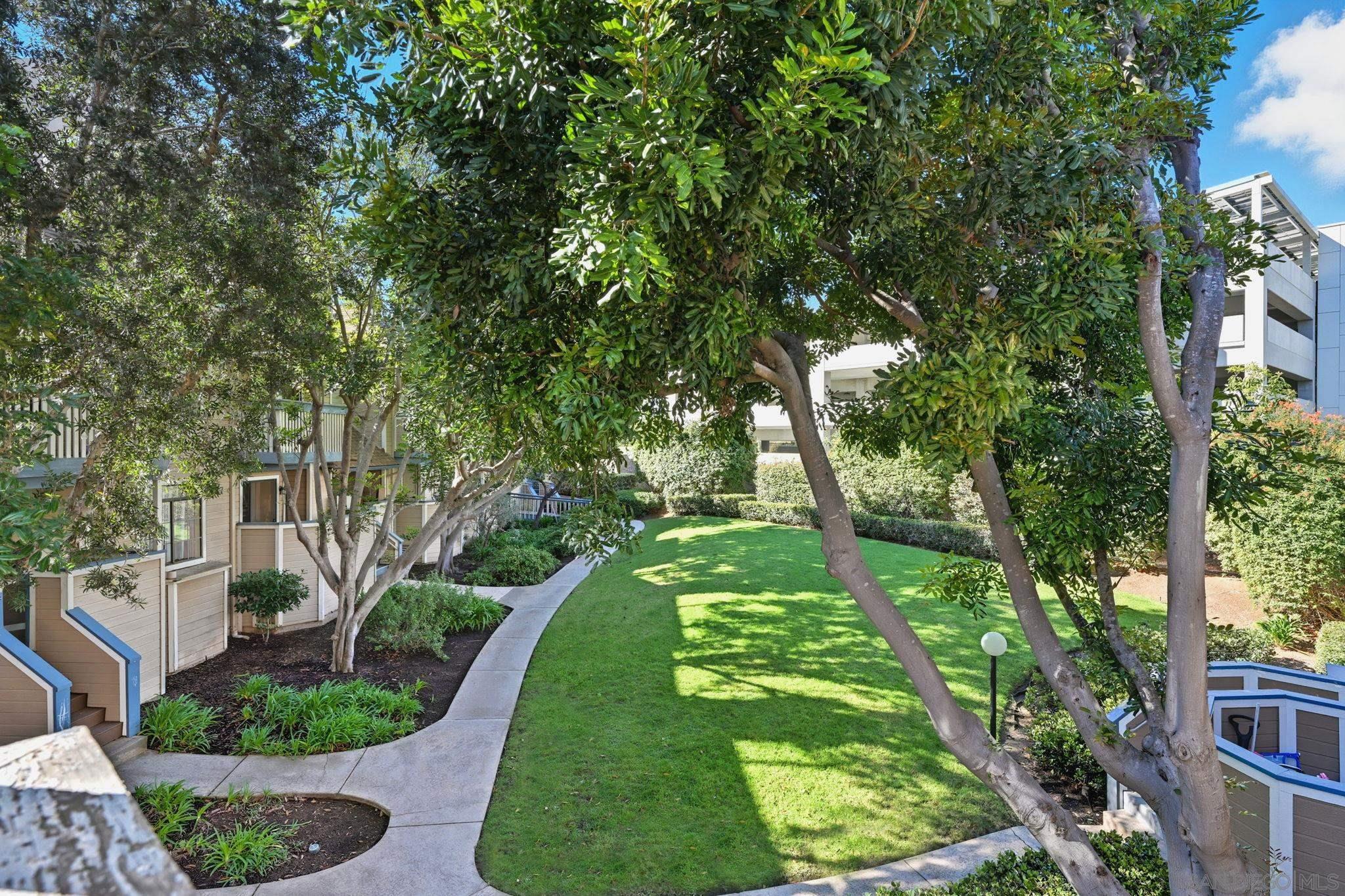 Detail Gallery Image 33 of 36 For 9270  Towne Centre Dr  #31,  San Diego,  CA 92121 - 2 Beds | 2/1 Baths