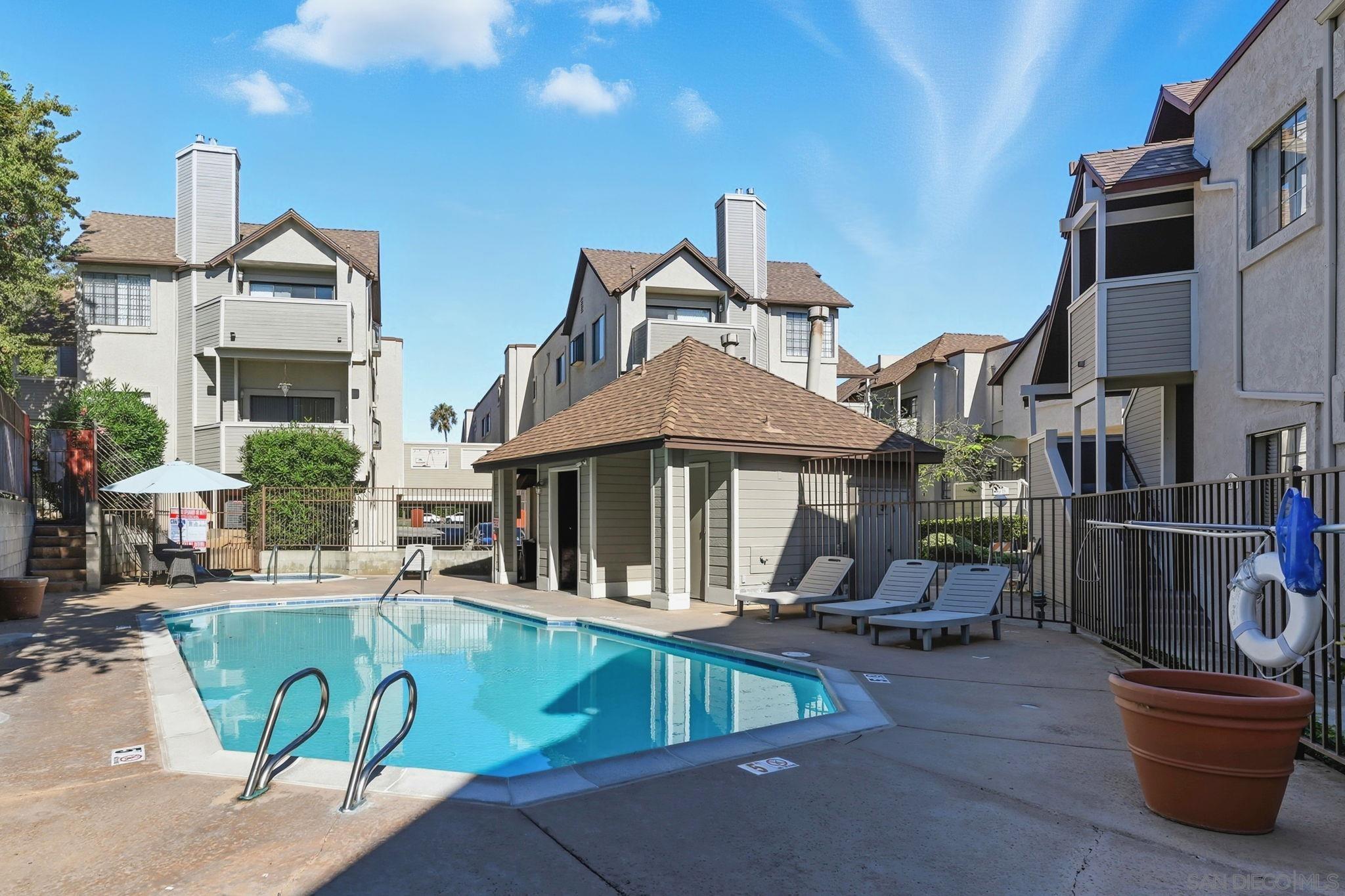 Detail Gallery Image 34 of 36 For 9270  Towne Centre Dr  #31,  San Diego,  CA 92121 - 2 Beds | 2/1 Baths