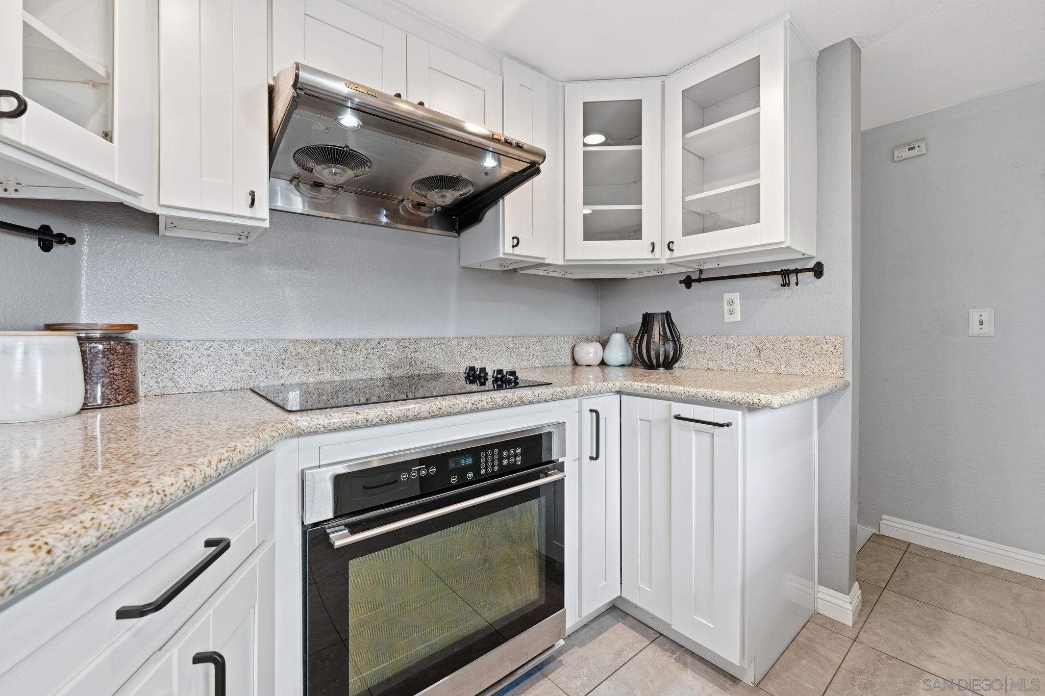 Detail Gallery Image 9 of 36 For 9270  Towne Centre Dr  #31,  San Diego,  CA 92121 - 2 Beds | 2/1 Baths