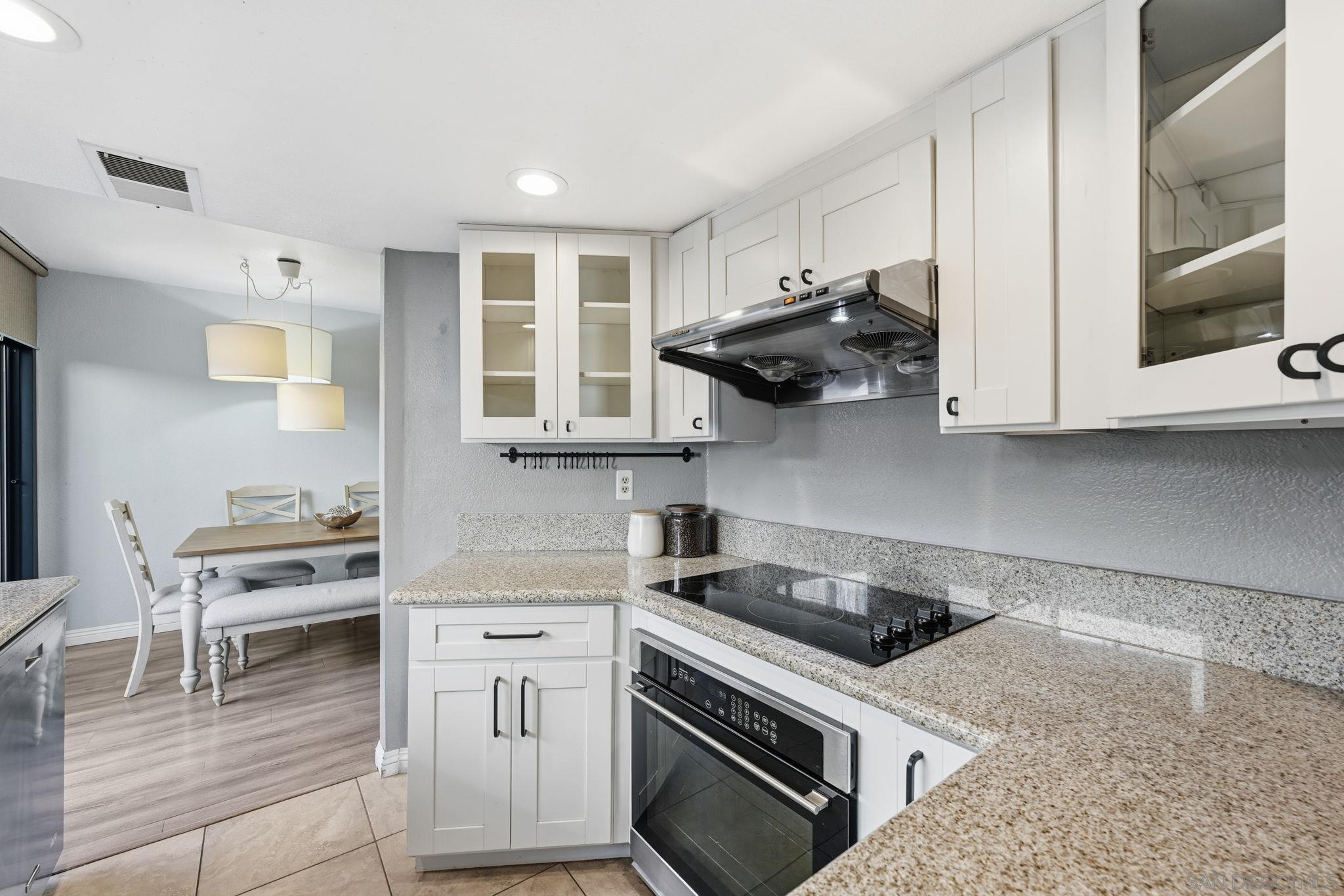 Detail Gallery Image 10 of 36 For 9270  Towne Centre Dr  #31,  San Diego,  CA 92121 - 2 Beds | 2/1 Baths