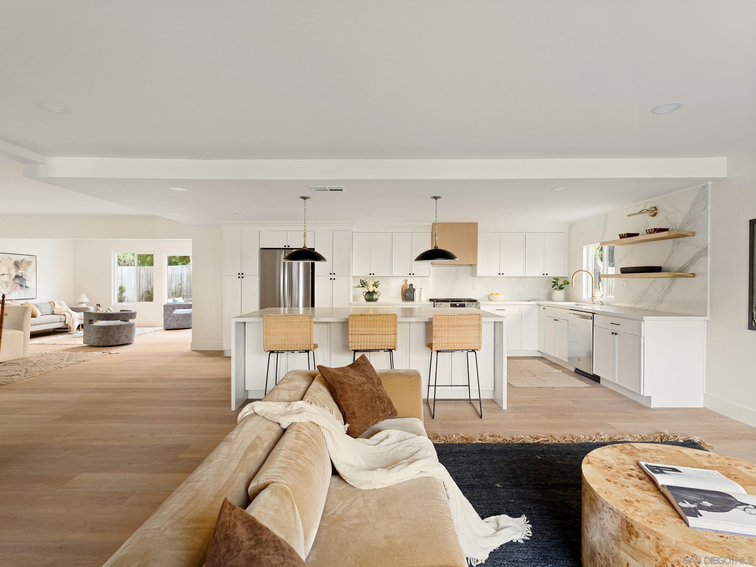 Front Image Thumbnail for SD250041777