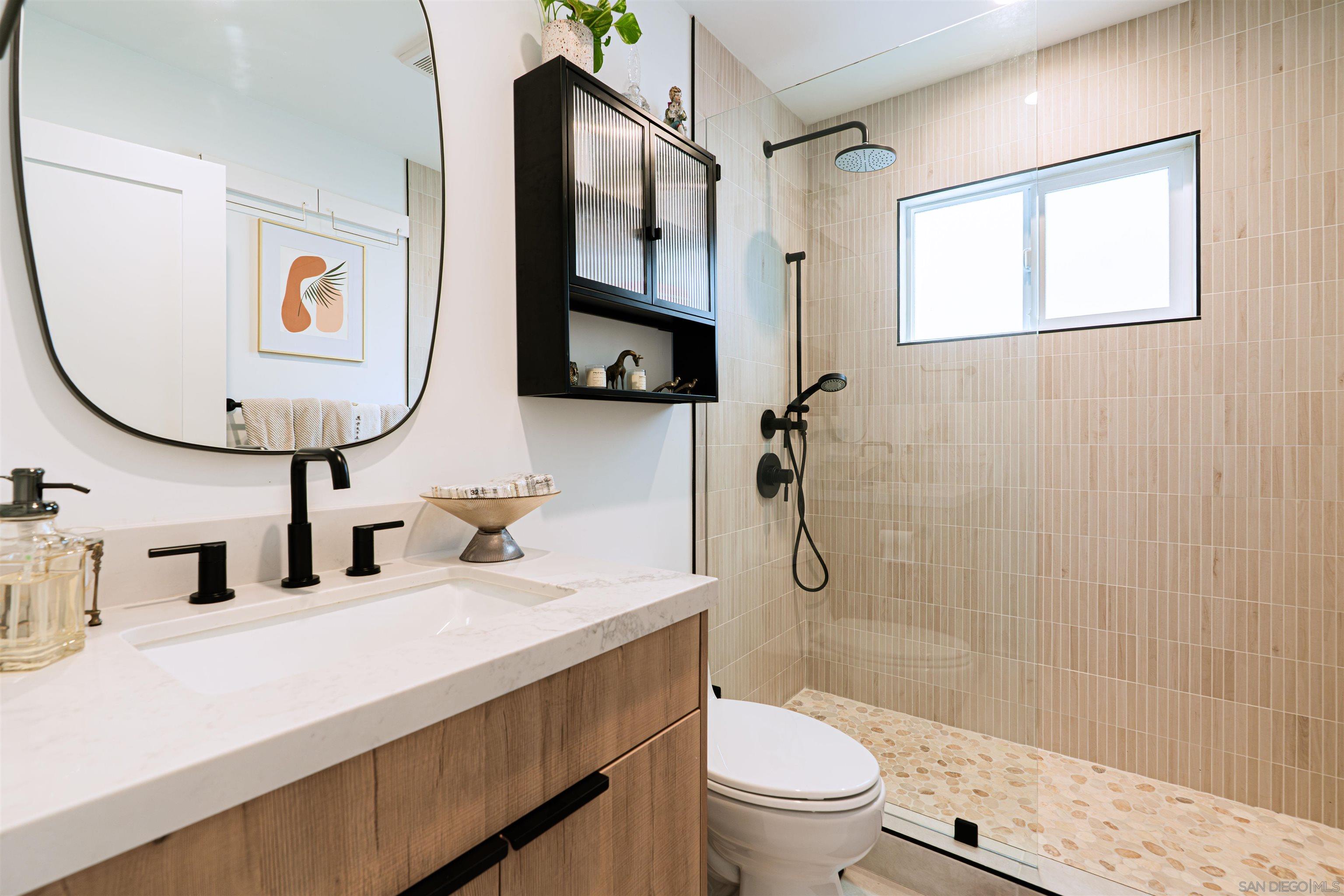 Detail Gallery Image 22 of 72 For 2945  B St, San Diego,  CA 92102 - 6 Beds | 5 Baths