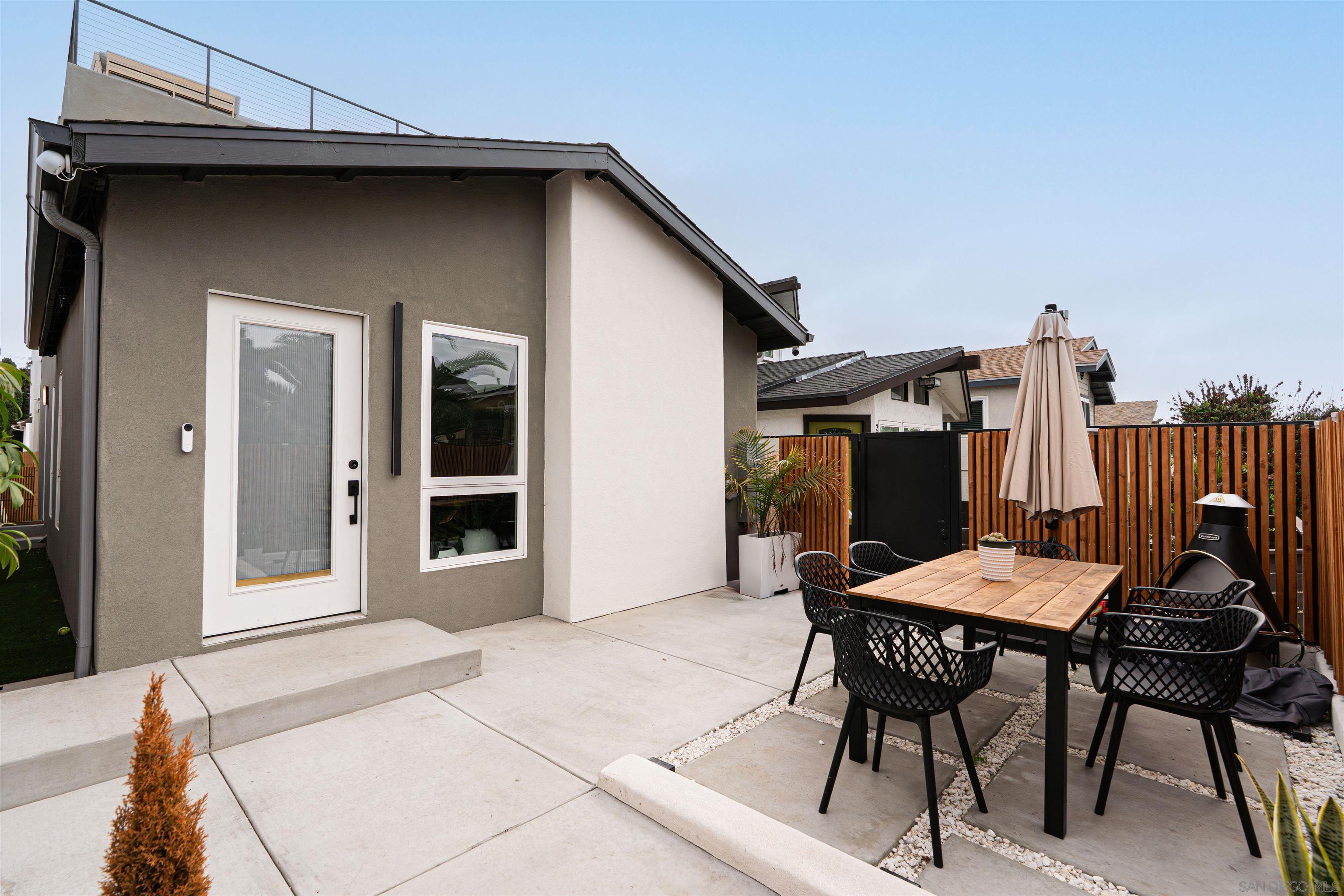 Detail Gallery Image 5 of 72 For 2945  B St, San Diego,  CA 92102 - 6 Beds | 5 Baths