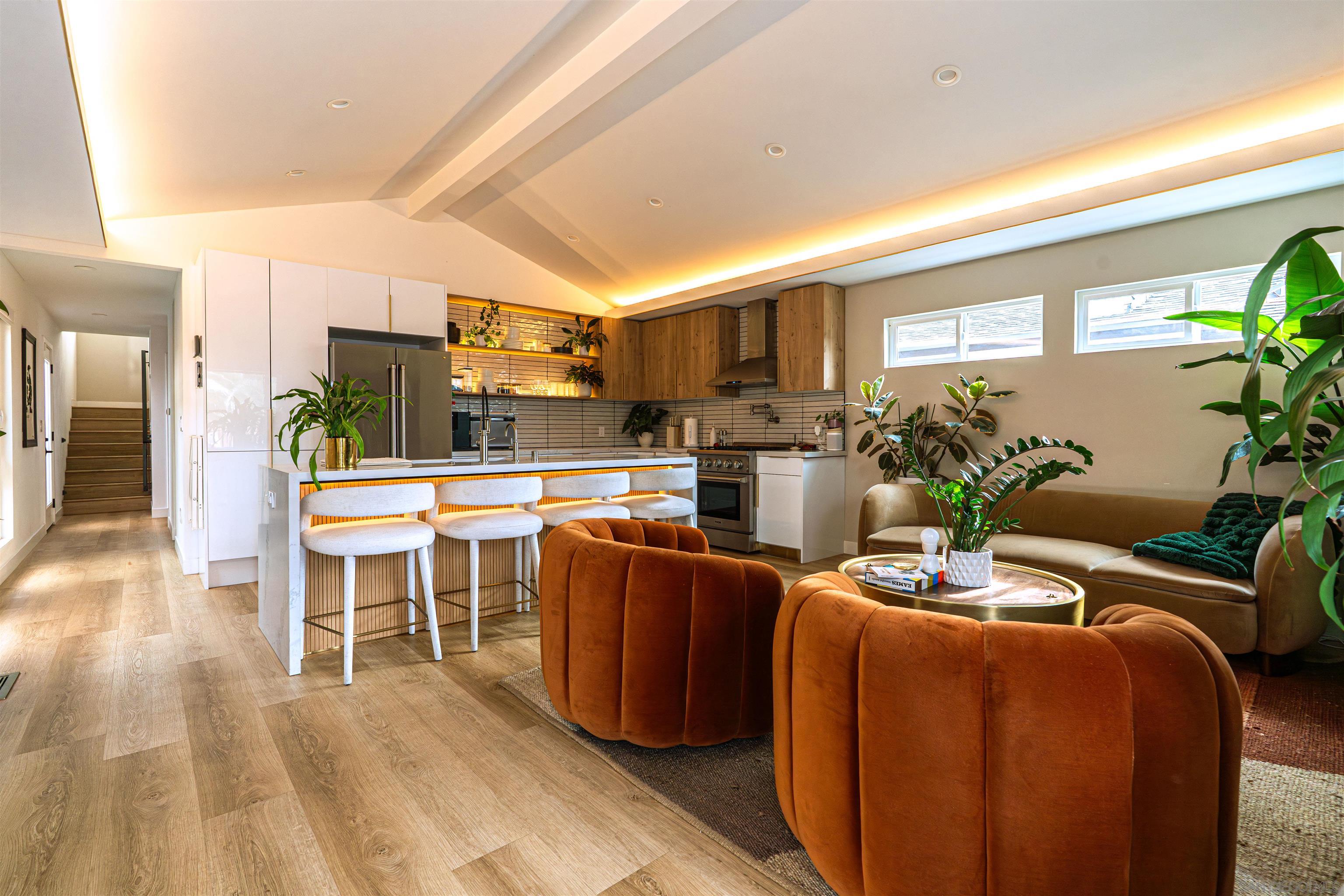 Detail Gallery Image 7 of 72 For 2945  B St, San Diego,  CA 92102 - 6 Beds | 5 Baths