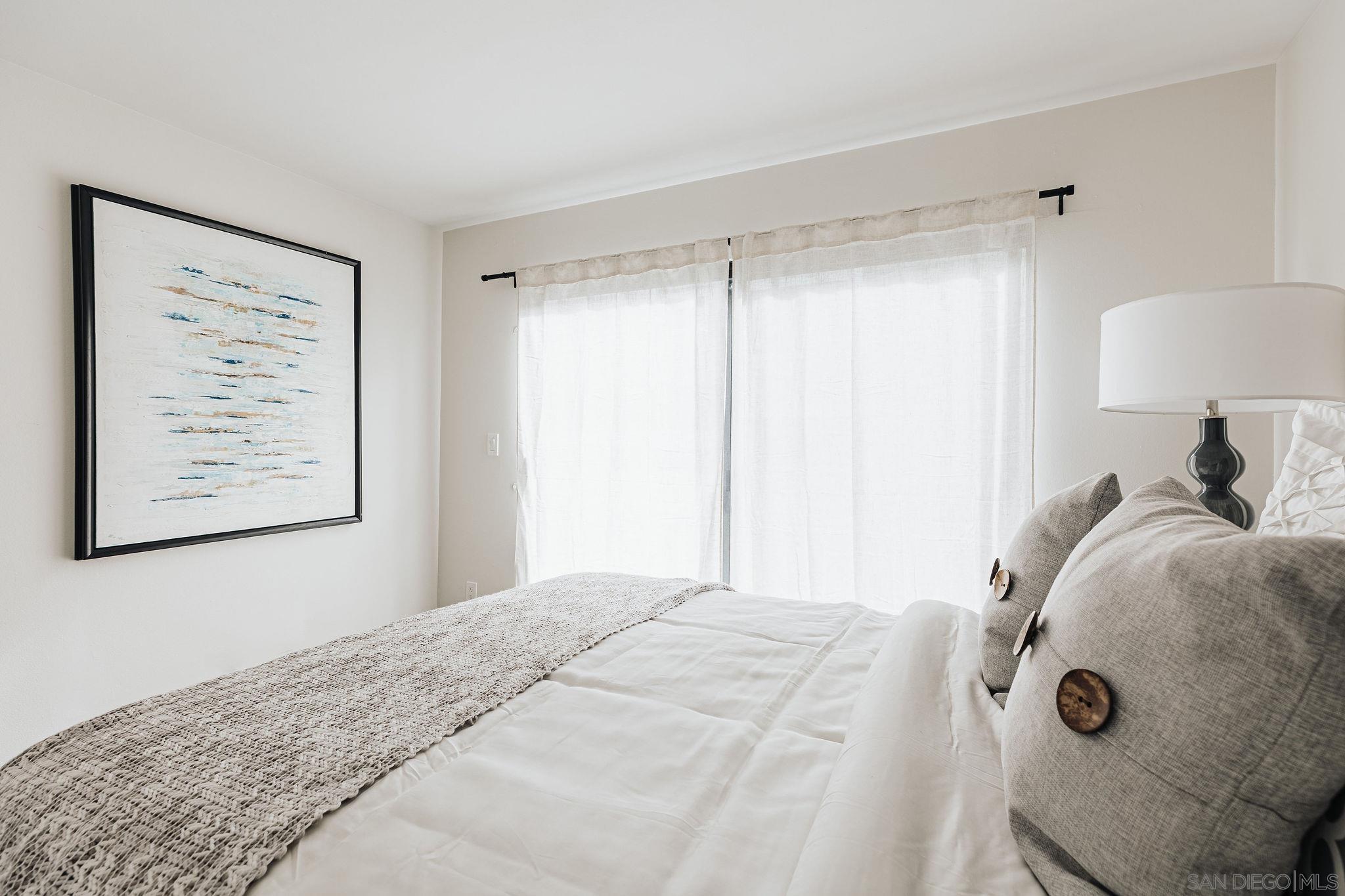 Detail Gallery Image 4 of 50 For 4652  Don Lorenzo Dr  a,  Los Angeles,  CA 90008 - 3 Beds | 3 Baths