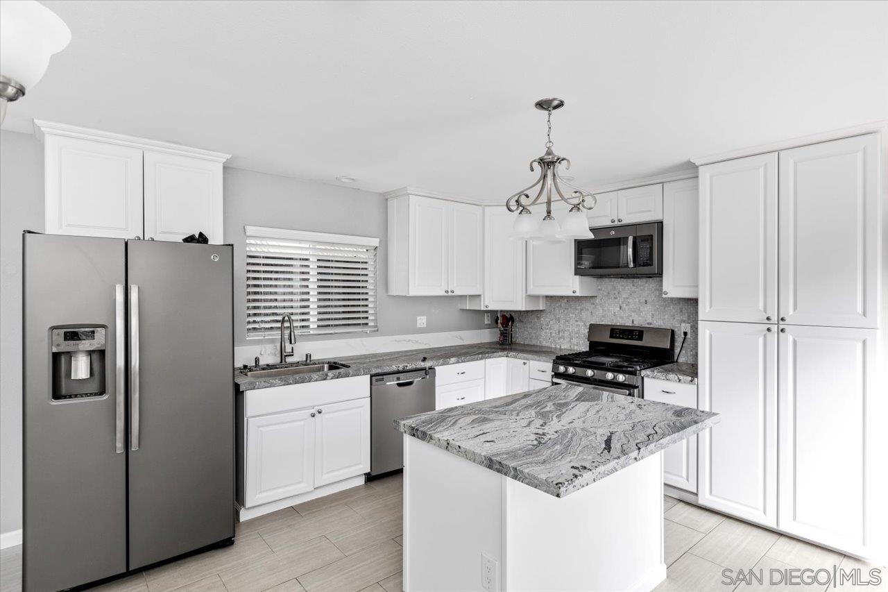 Front Image Thumbnail for SD250041800