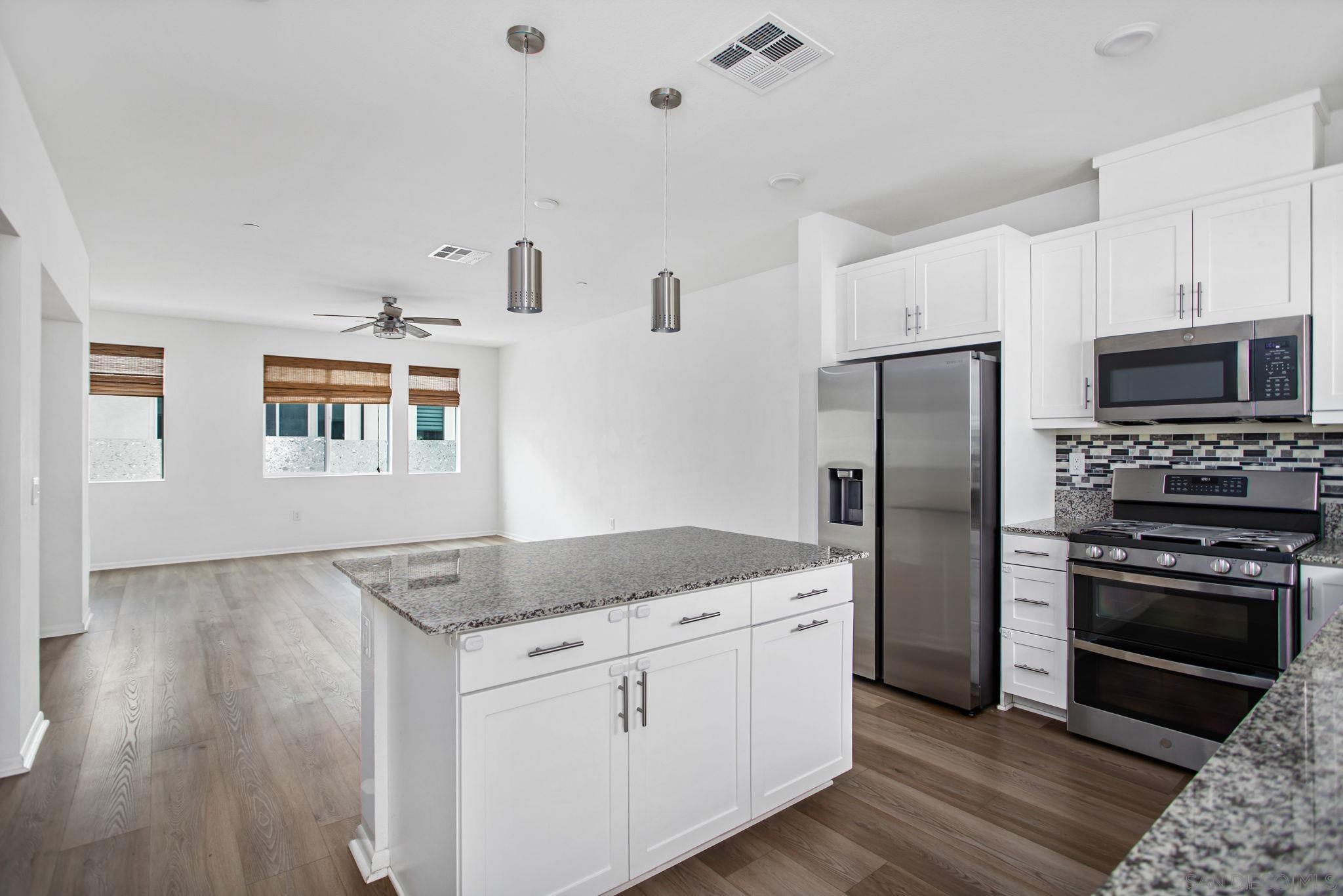 Detail Gallery Image 5 of 28 For 5480  Seacliff Pl  #41,  San Diego,  CA 92154 - 4 Beds | 2/1 Baths