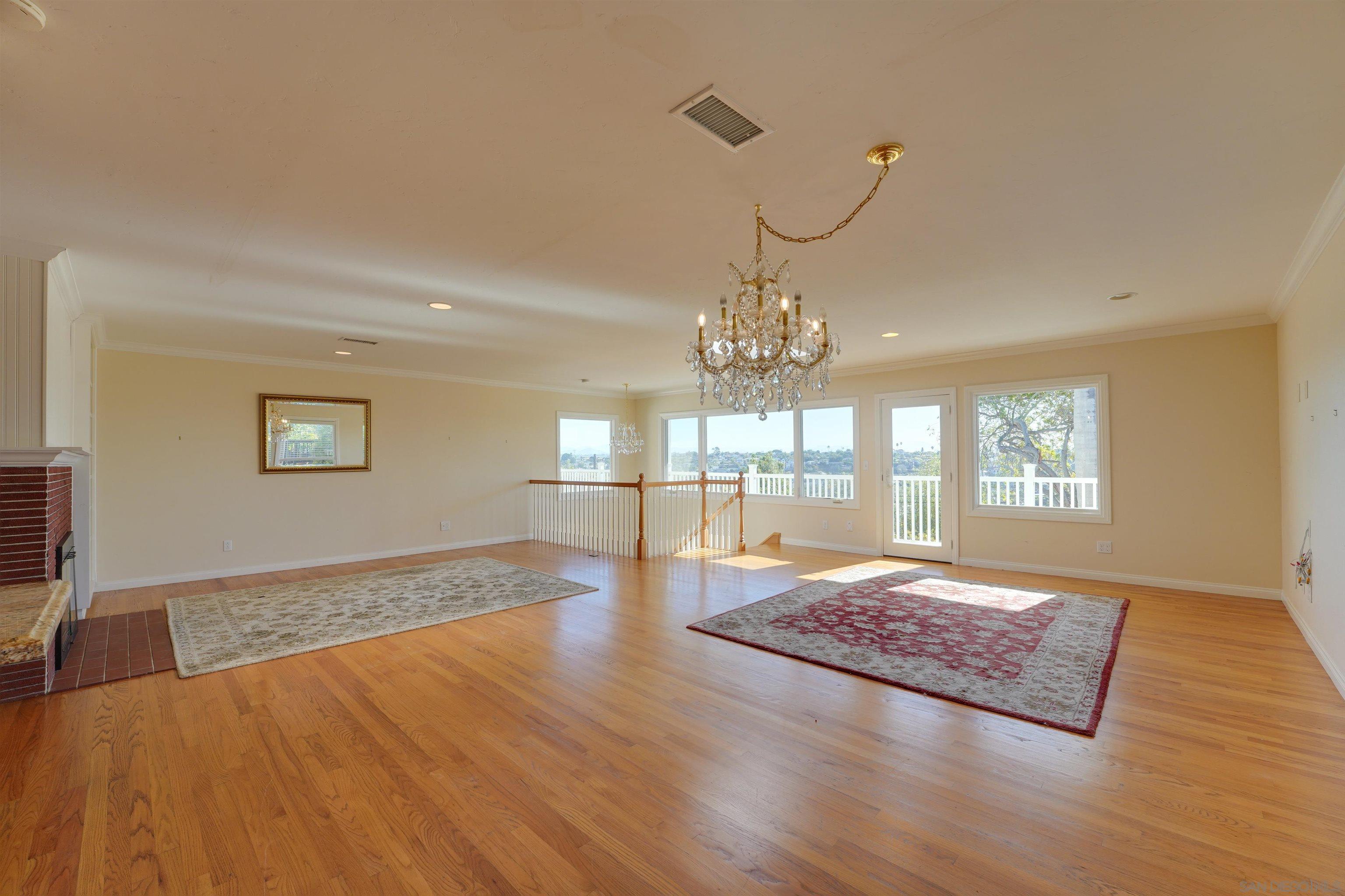 Detail Gallery Image 12 of 35 For 3985  La Cresta Dr, San Diego,  CA 92107 - 5 Beds | 2/1 Baths