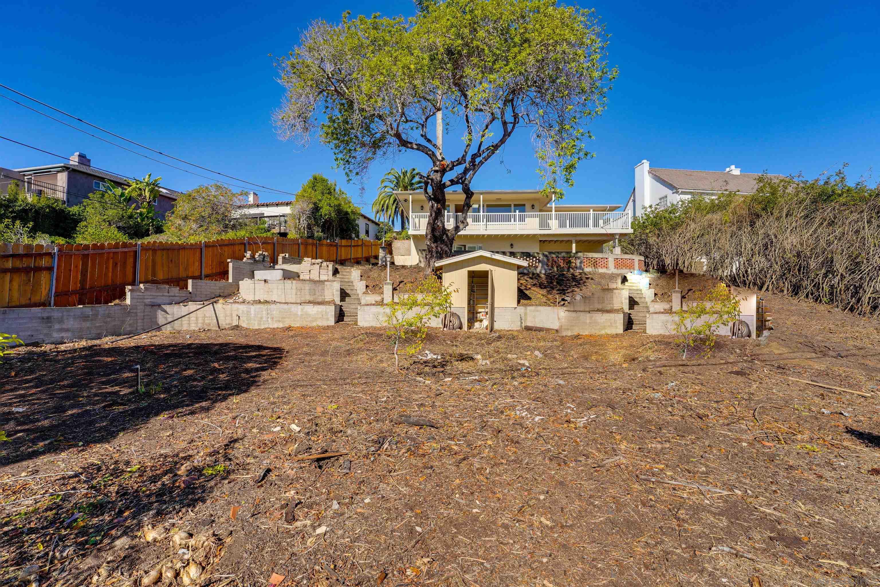 Detail Gallery Image 18 of 35 For 3985  La Cresta Dr, San Diego,  CA 92107 - 5 Beds | 2/1 Baths