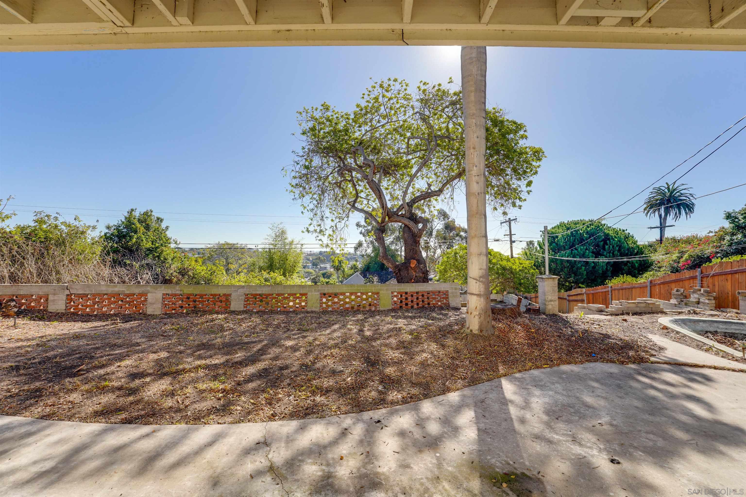 Detail Gallery Image 25 of 35 For 3985  La Cresta Dr, San Diego,  CA 92107 - 5 Beds | 2/1 Baths