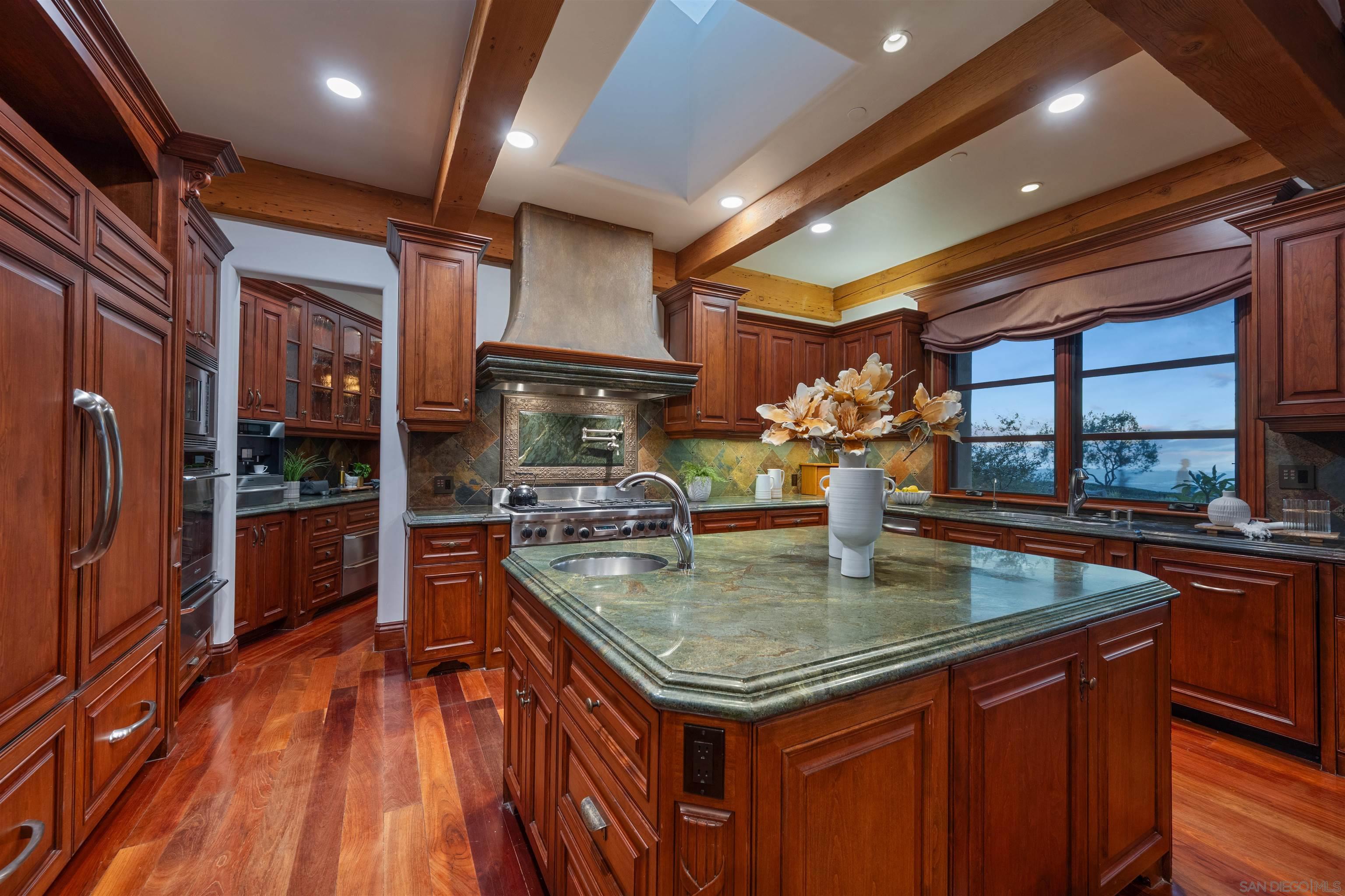 Detail Gallery Image 13 of 18 For 15707  Blue Crystal Trl, Poway,  CA 92064 - 6 Beds | 6/1 Baths