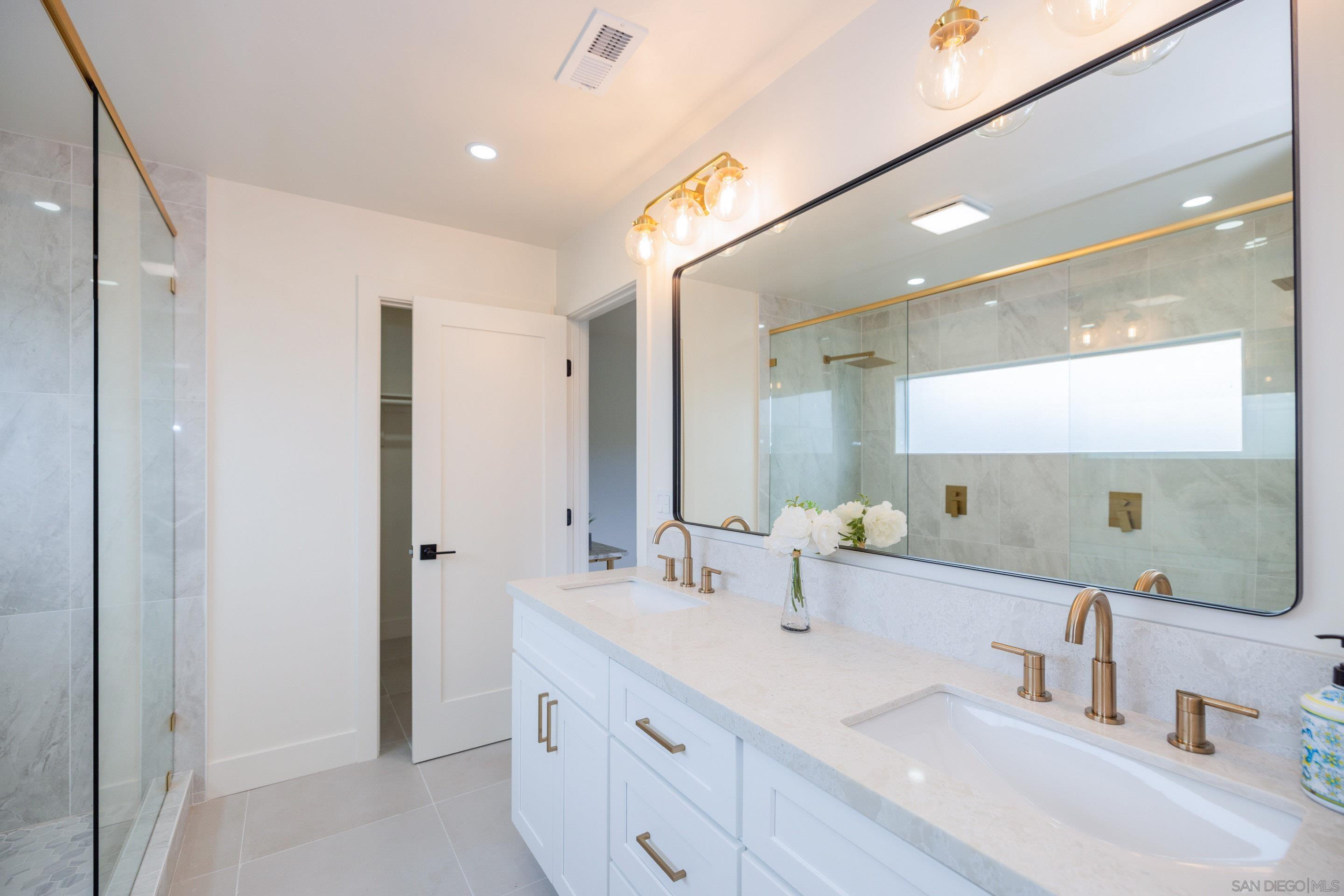 Detail Gallery Image 24 of 48 For 807  Poinsettia Ave, Vista,  CA 92081 - 3 Beds | 3 Baths