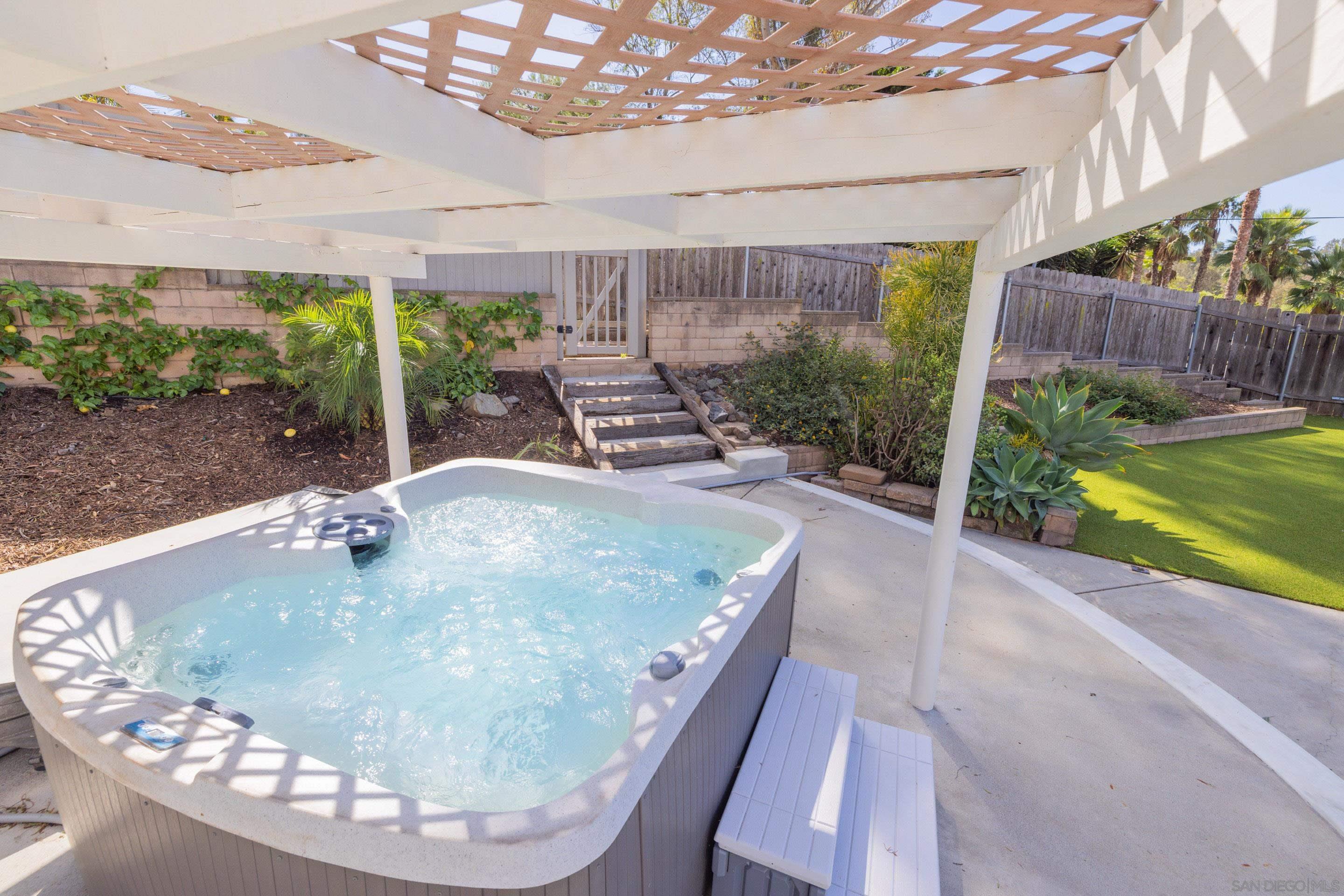 Detail Gallery Image 38 of 48 For 807  Poinsettia Ave, Vista,  CA 92081 - 3 Beds | 3 Baths