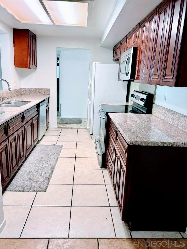 Detail Gallery Image 4 of 22 For 1020 E Washington Ave  #94,  Escondido,  CA 92025 - 2 Beds | 2 Baths