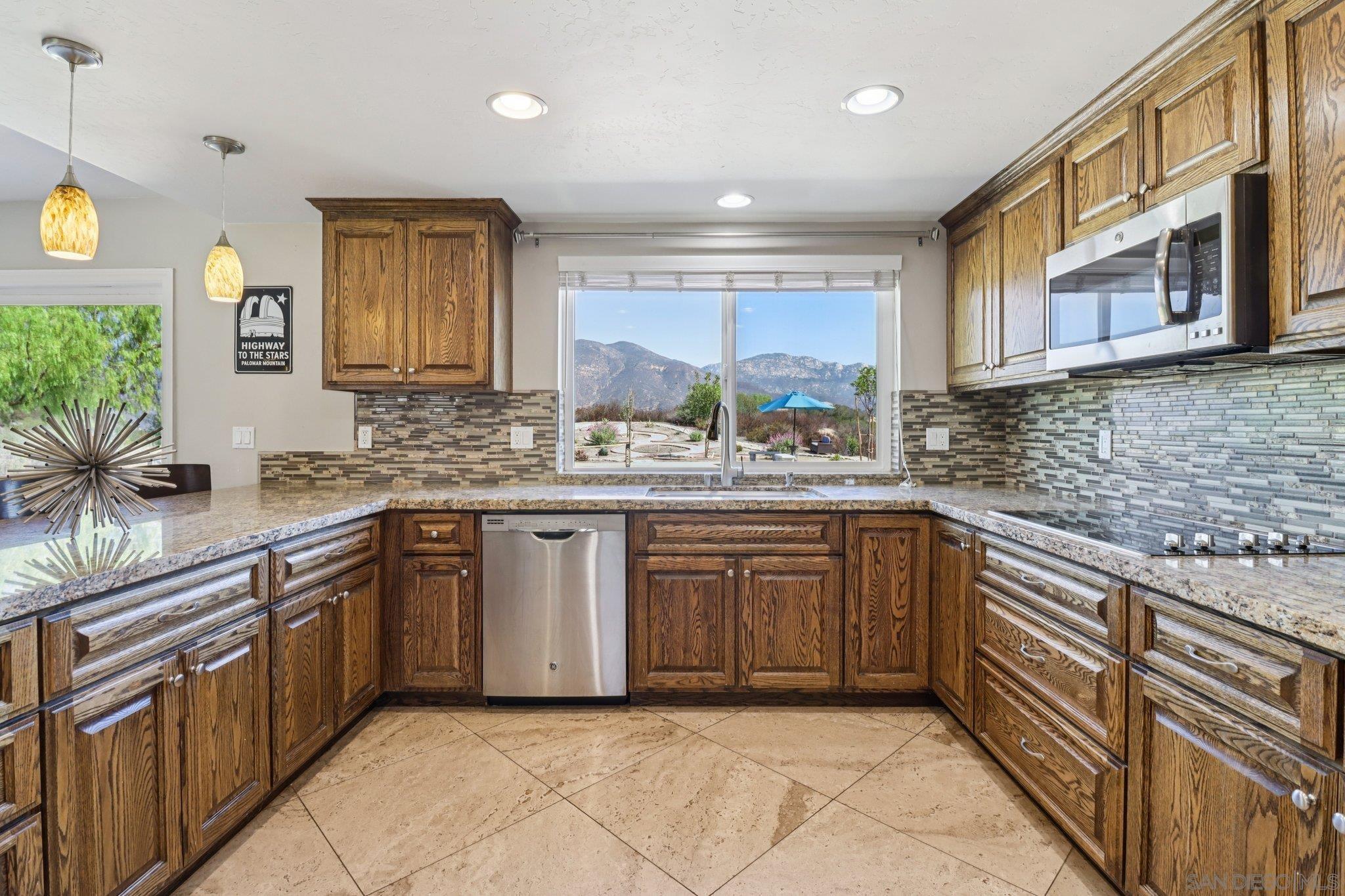 Detail Gallery Image 12 of 36 For 31510  Valley Center Rd, Valley Center,  CA 92082 - 5 Beds | 3 Baths