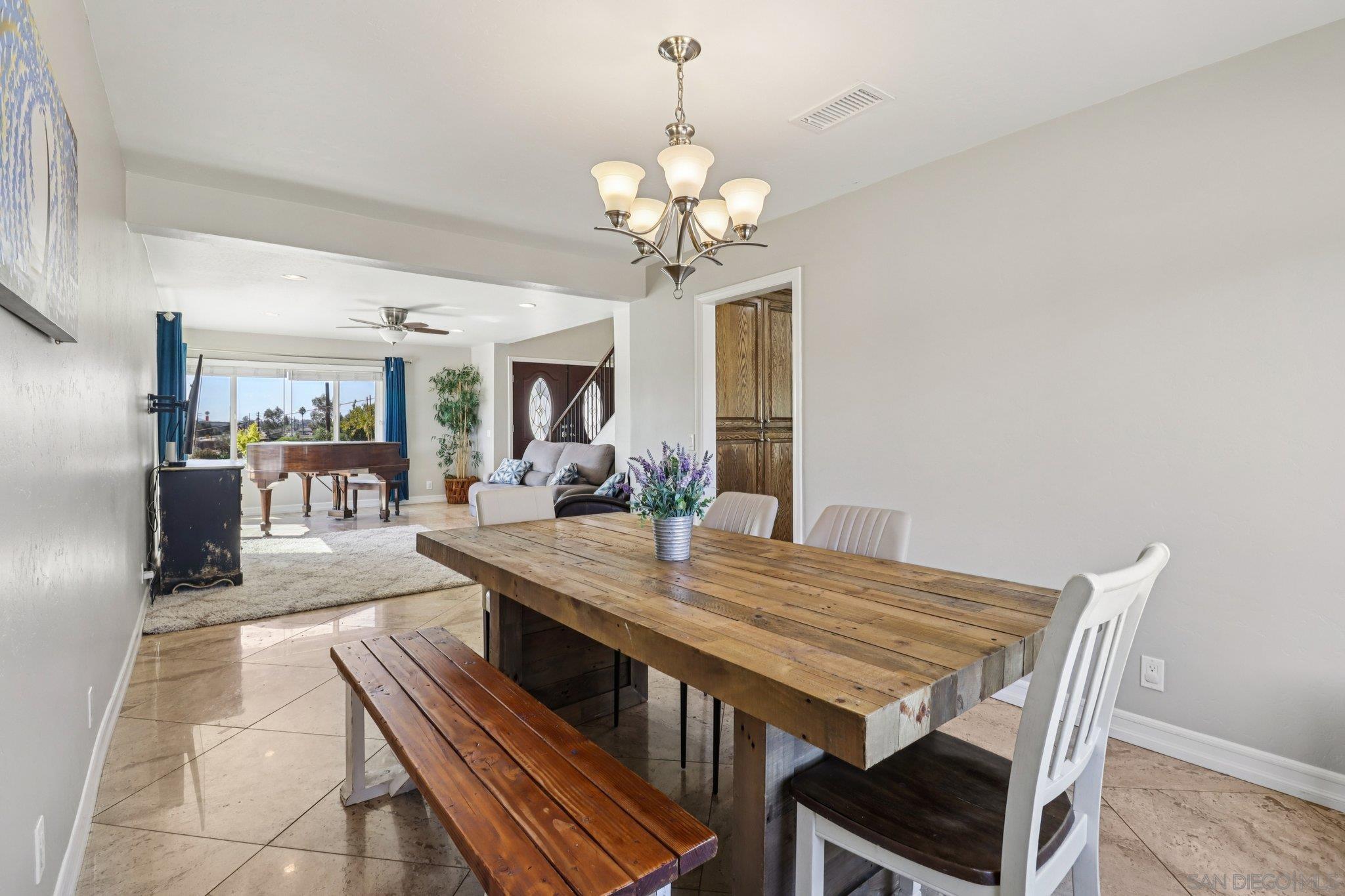 Detail Gallery Image 9 of 36 For 31510  Valley Center Rd, Valley Center,  CA 92082 - 5 Beds | 3 Baths