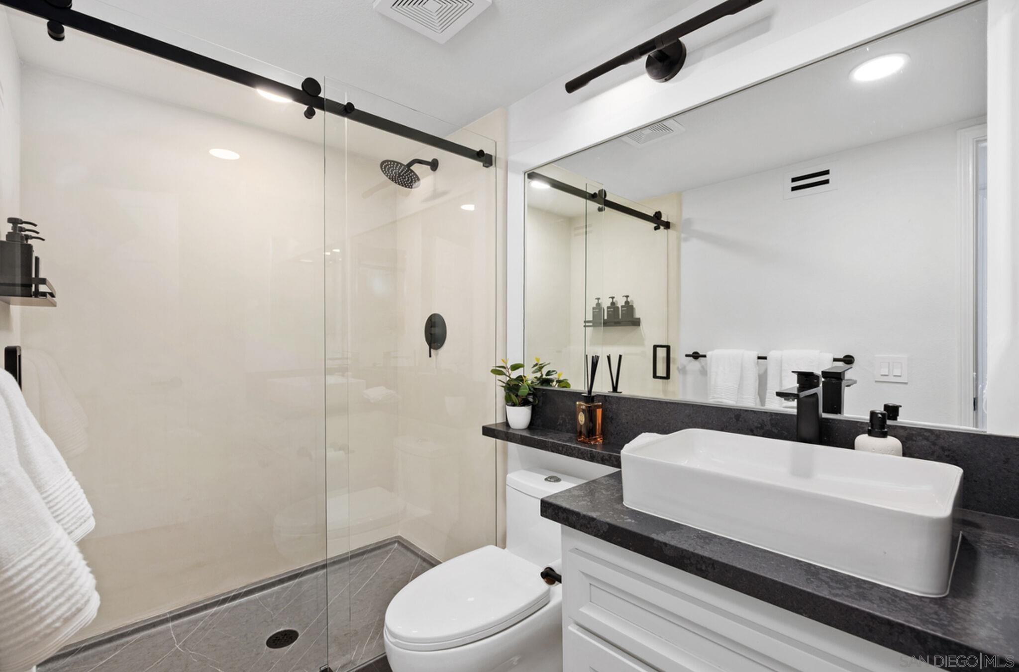 Detail Gallery Image 12 of 35 For 7523  Quinta, Carlsbad,  CA 92009 - 5 Beds | 4 Baths