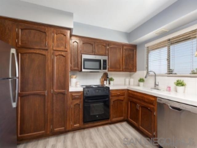 Detail Gallery Image 2 of 10 For 4800  Williamsburg Ln  216, La Mesa,  CA 91942 - 2 Beds | 2 Baths