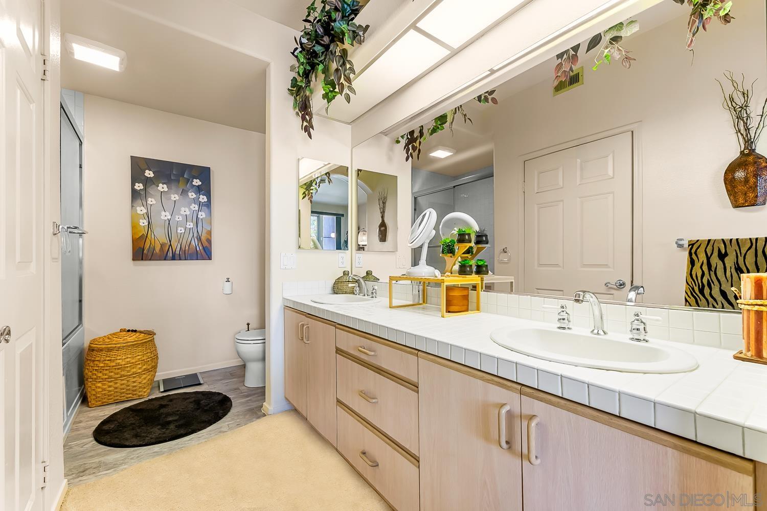 Detail Gallery Image 8 of 17 For 12061  Tivoli Park Row  #3,  San Diego,  CA 92128 - 2 Beds | 2 Baths
